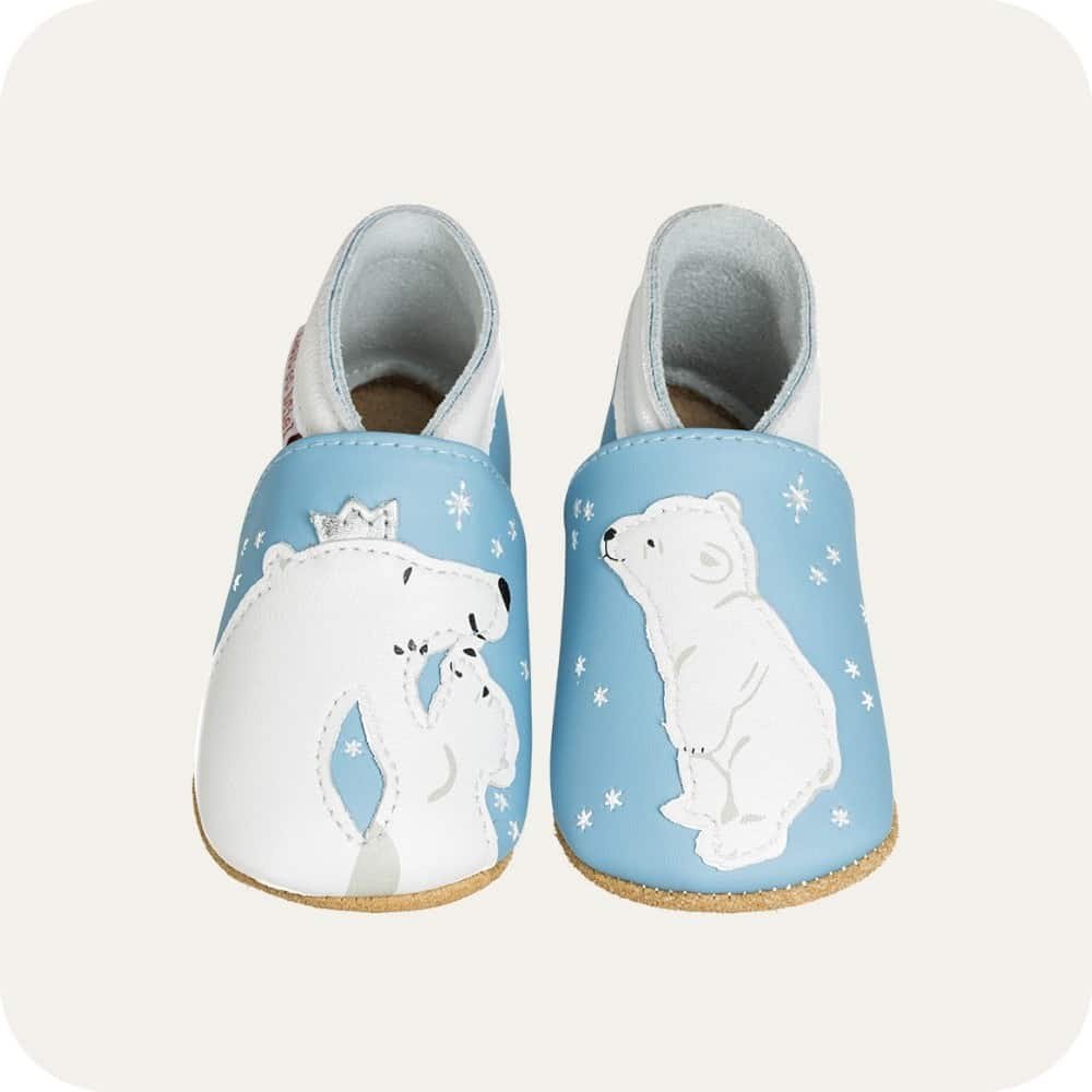 Babyhausschuhe aus weichem Leder. Bärenumarmung