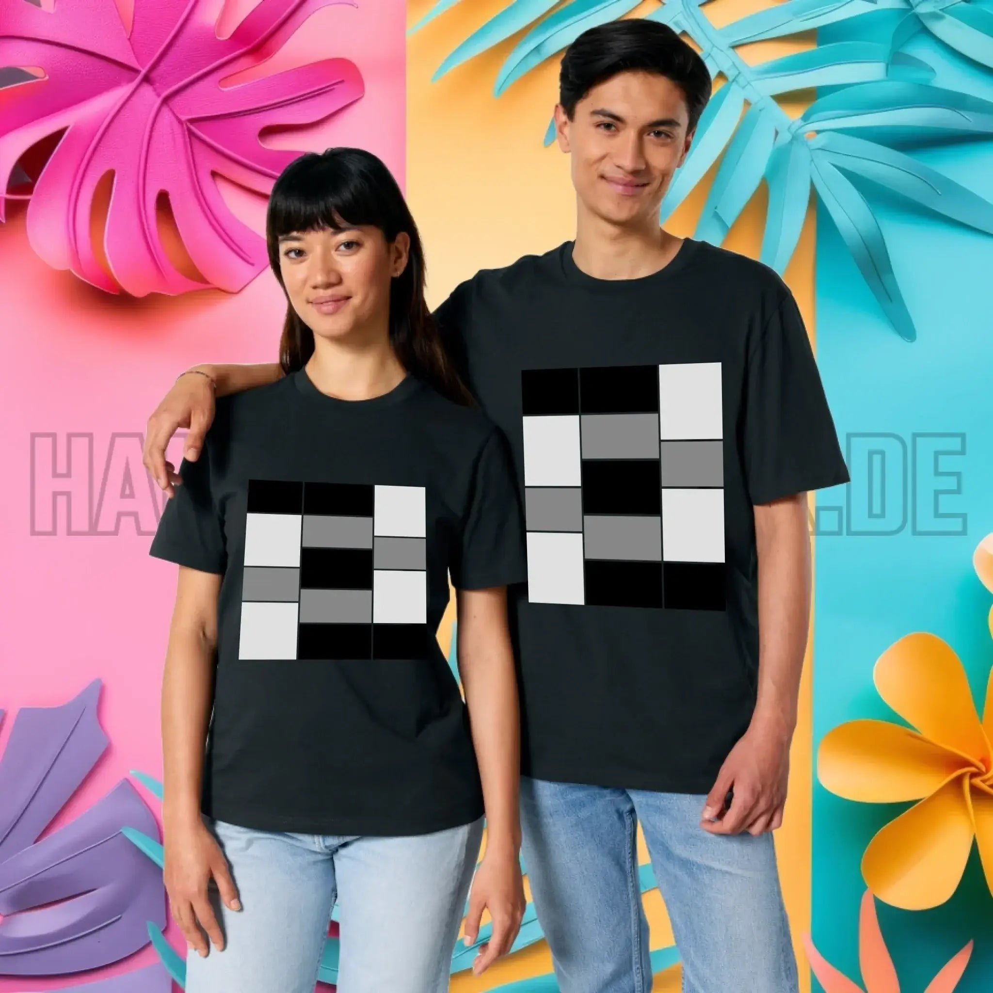 Schwarzes unisex bio baumwolle t-shirt mit pixelart collage in weiß und grau für damen und herren
