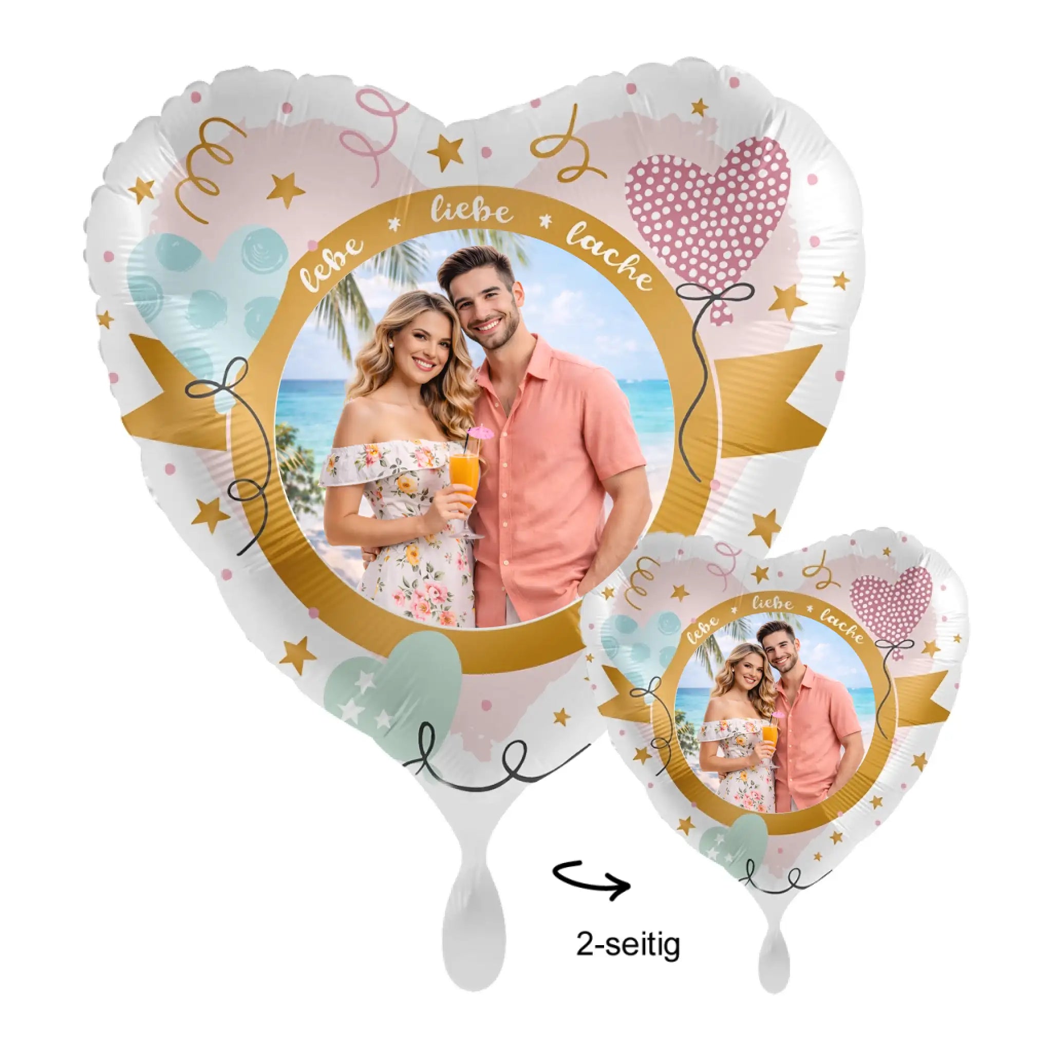 Herzförmiger, doppelseitiger Folienballon mit gedrucktem Foto eines Paares und goldenen sowie pinken Dekorationselementen.