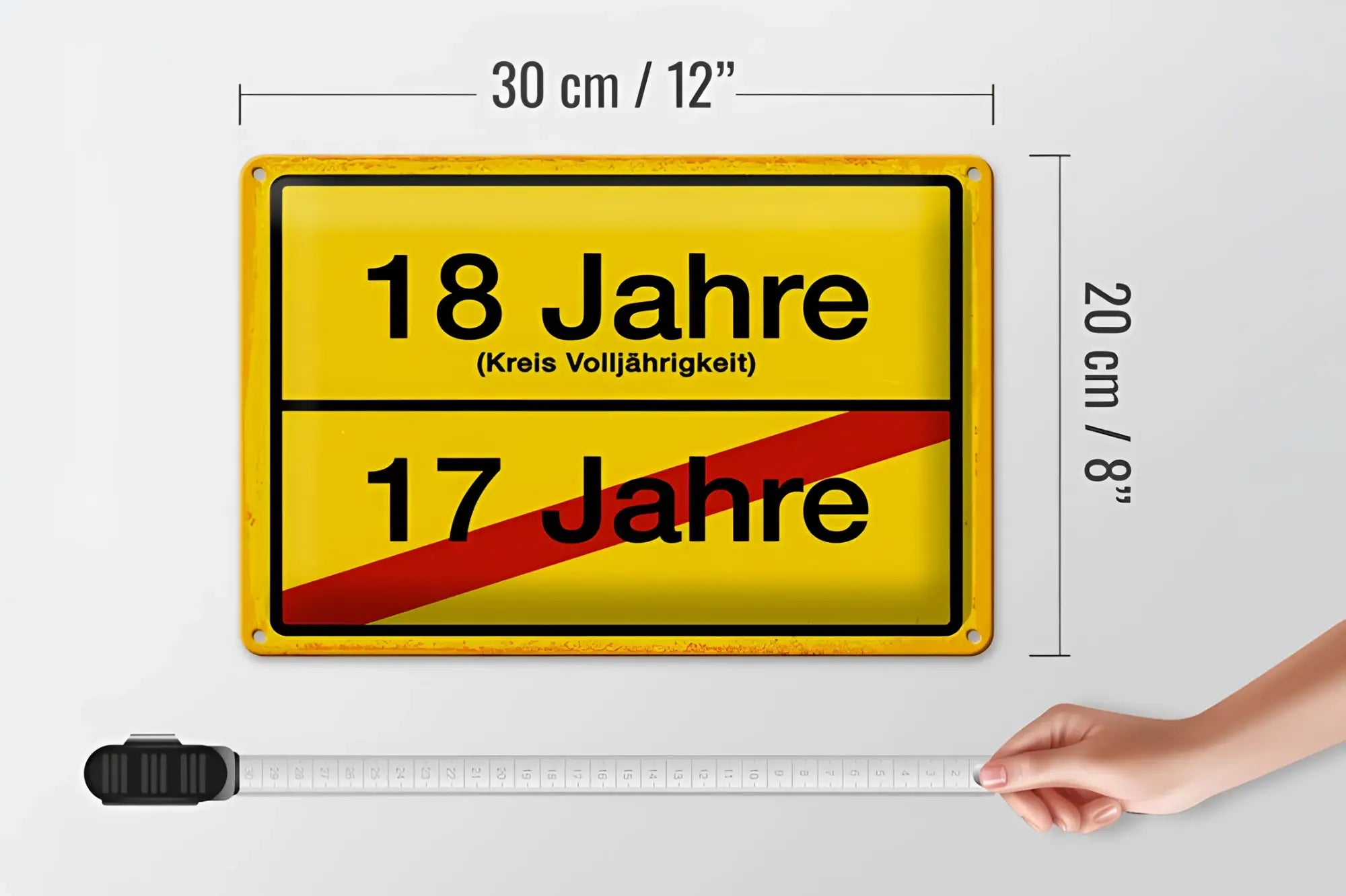 Gelbes rechteckiges blechschild 20x30cm mit schwarzem text 18 jahre kreis volljährigkeit und 17 jahre getrennt durch roten diagonalen streifen