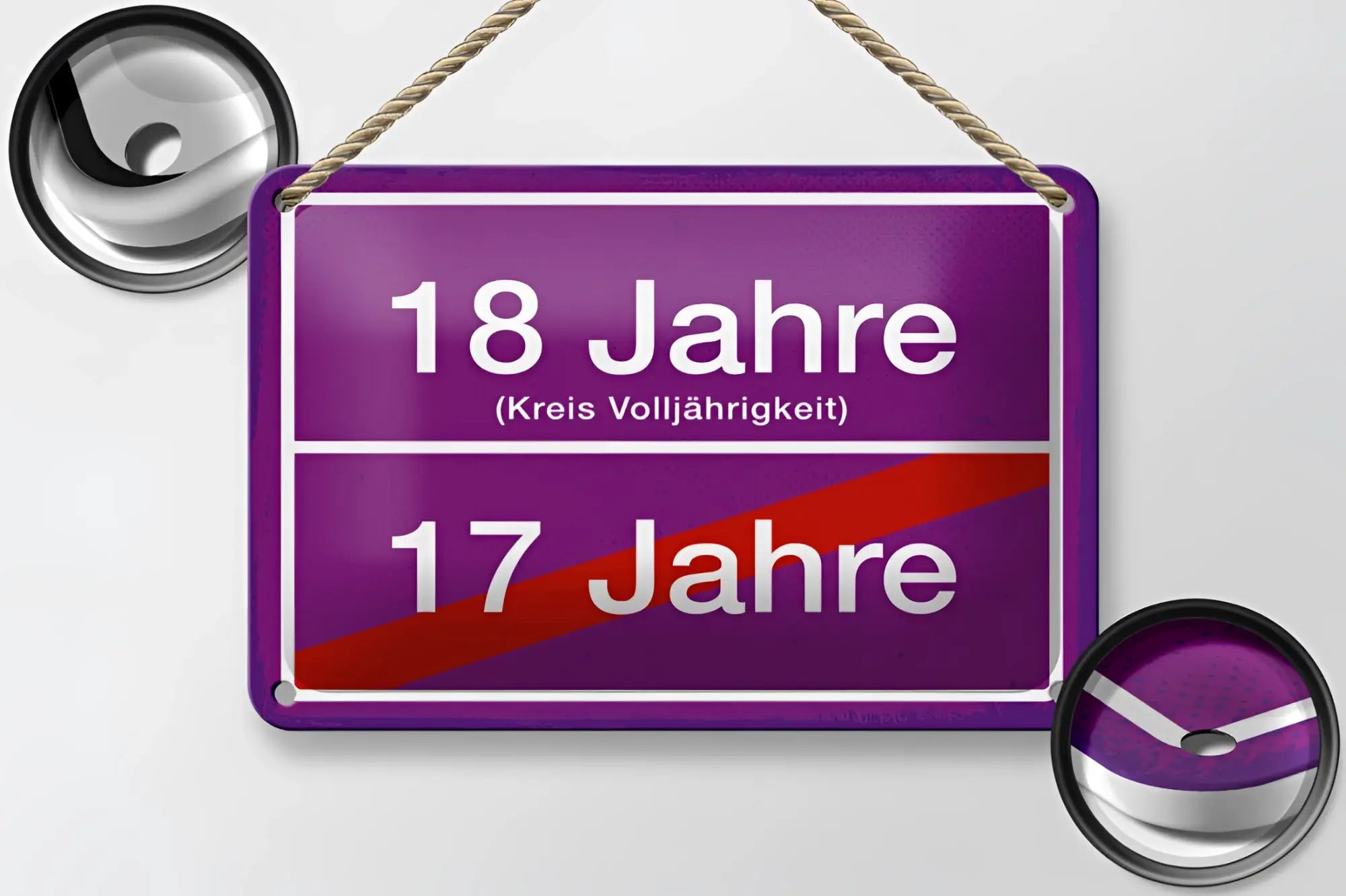 Lila blechschild 20x30cm mit weißem text 18 jahre kreis volljährigkeit und 17 jahre mit rotem diagonalsstreifen