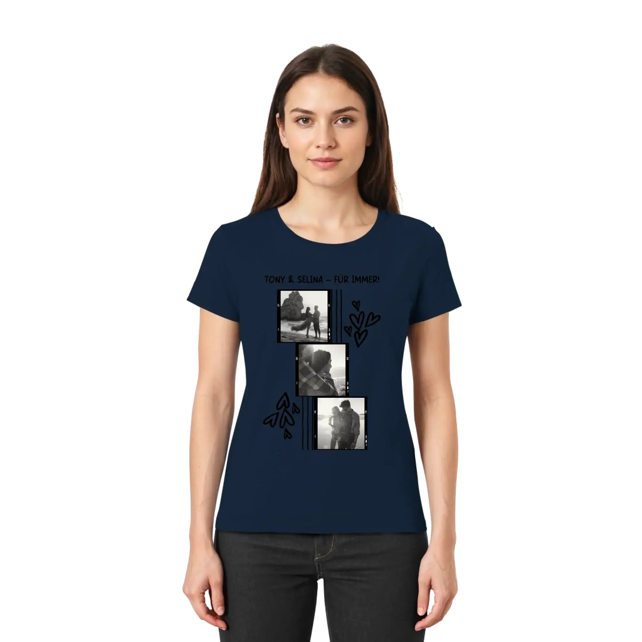 Navyblaues damen t shirt mit schwarzem vintage foto collage und herzmotiven aus der statement collection