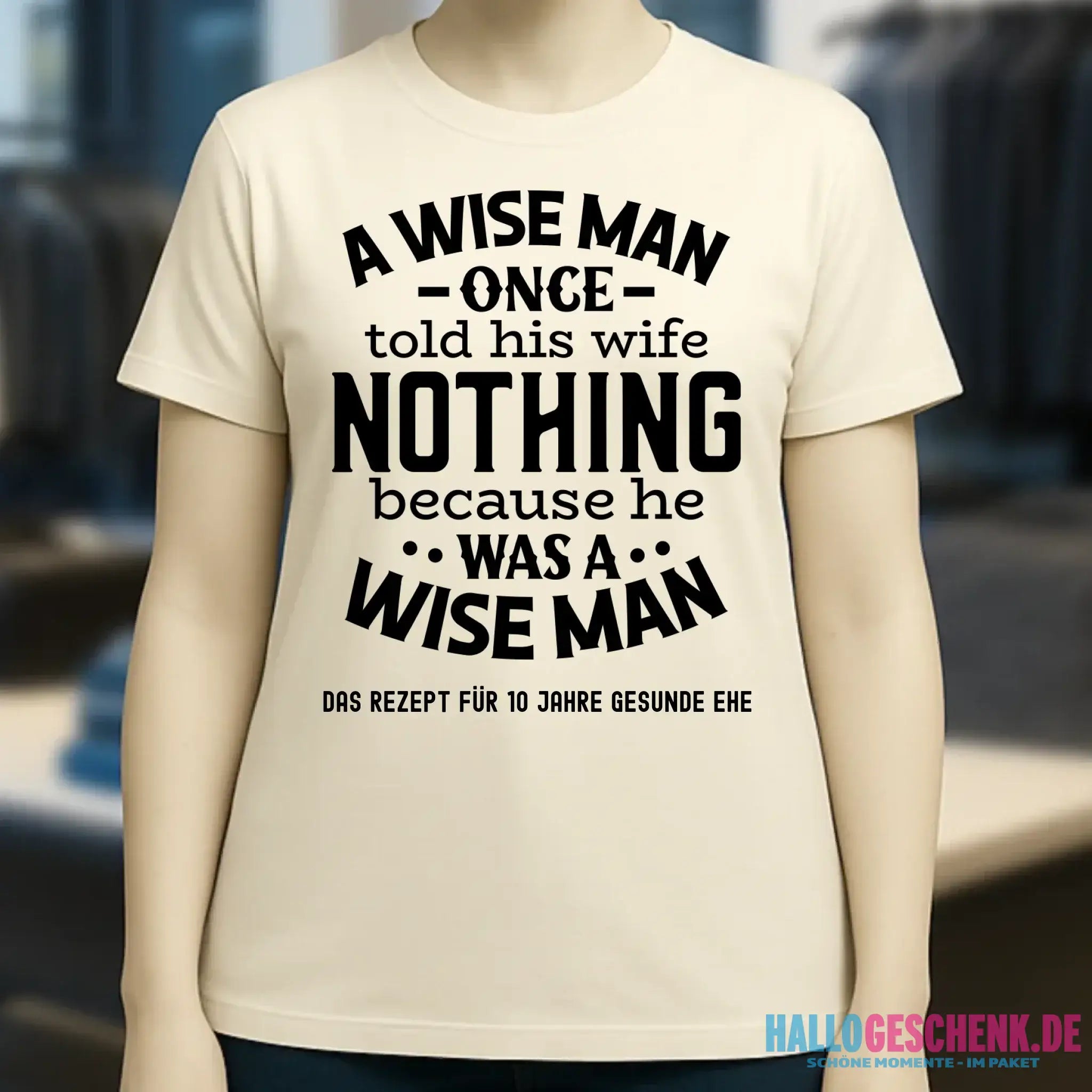 A wise man & his wife • Mann • Frau • Ehe • Ladies Premium T-Shirt XS-2XL aus Bio-Baumwolle für Damen • Exklusivdesign • personalisiert