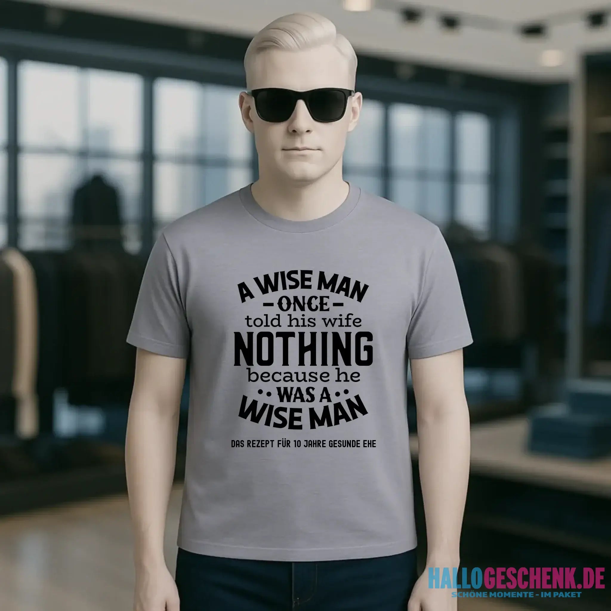 A wise man & his wife • Mann • Frau • Ehe • Unisex Premium T-Shirt XS-5XL aus Bio-Baumwolle für Damen & Herren • Exklusivdesign • personalisiert
