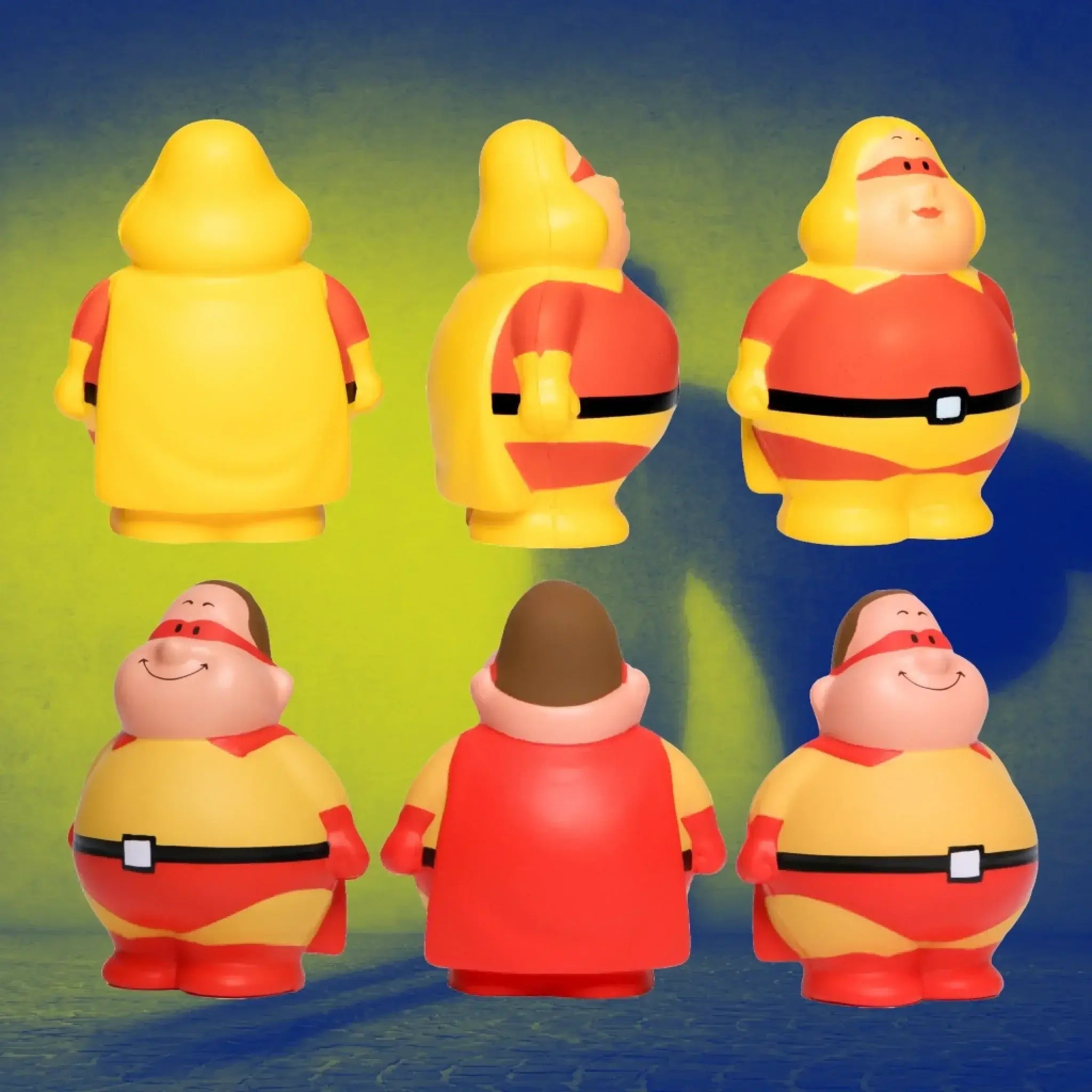 Gelbe und rote superhelden stressball figur mit schwarzem gürtel als squezies anti-stress-werbemittel
