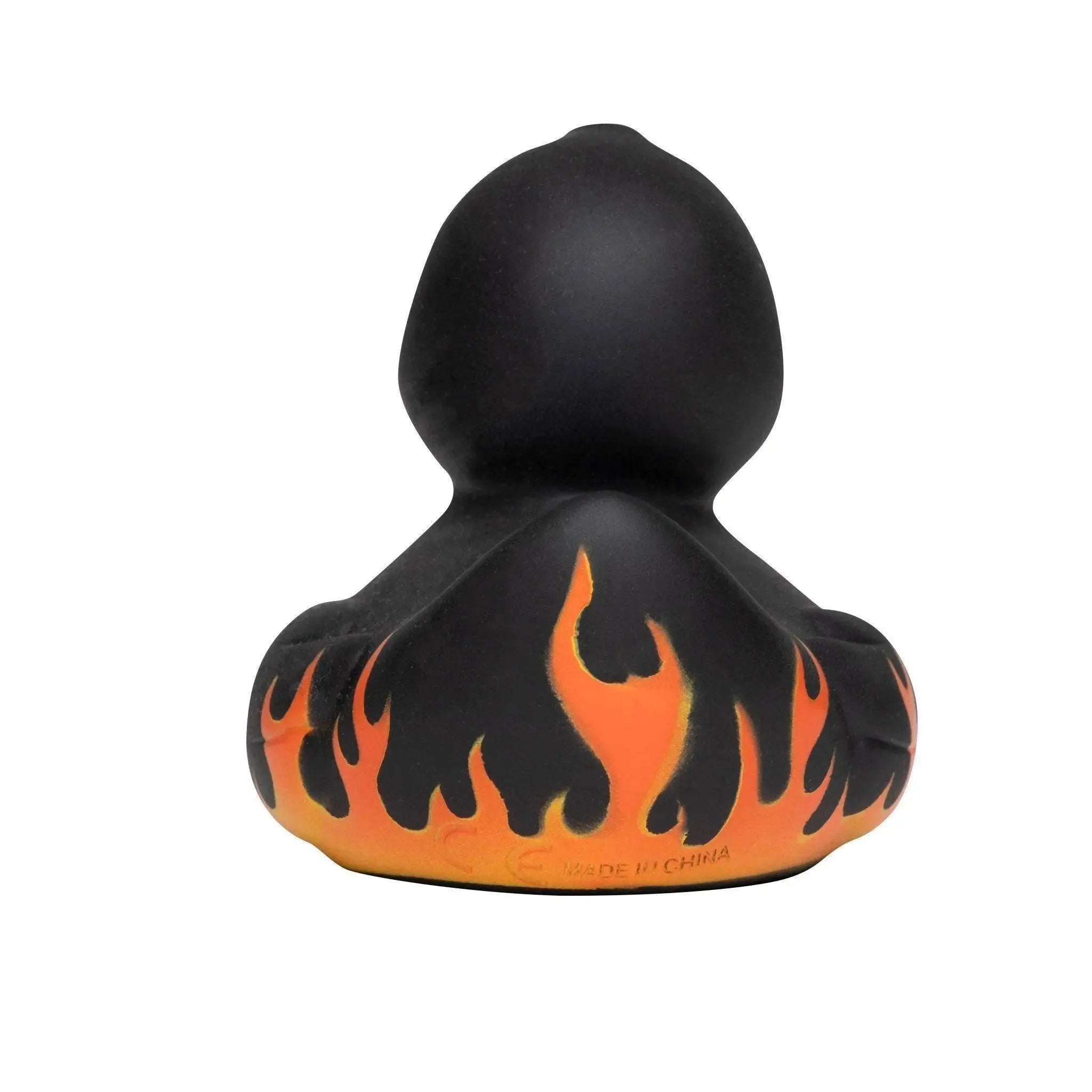 Auftragsgriller grillmeister quietsche-ente aus schwarzem gummi mit orange-gelbem flammendesign auf der rückseite