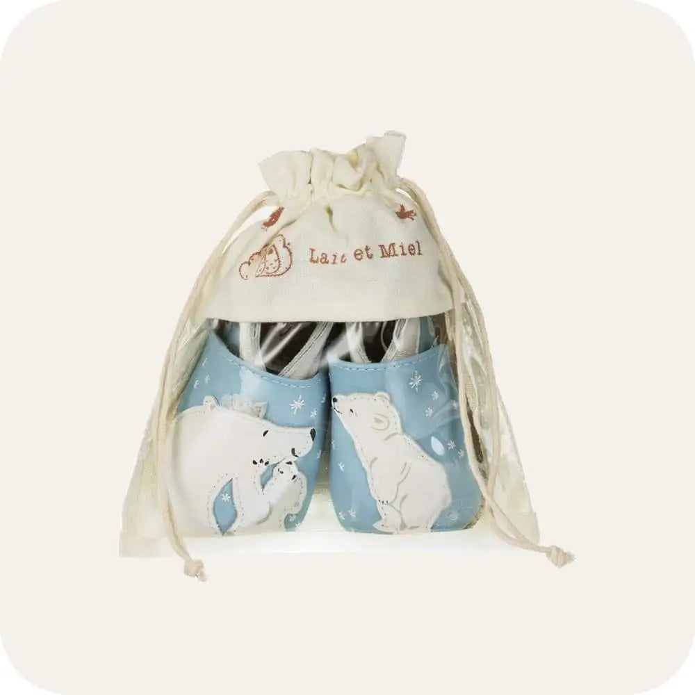 Babyhausschuhe aus weichem Leder. Bärenumarmung
