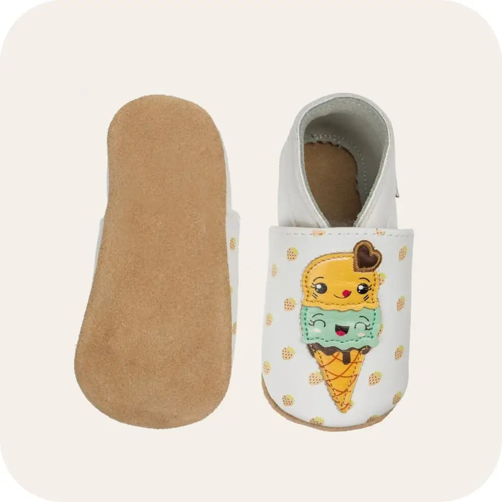Babyhausschuhe aus weichem Leder. Eistüten