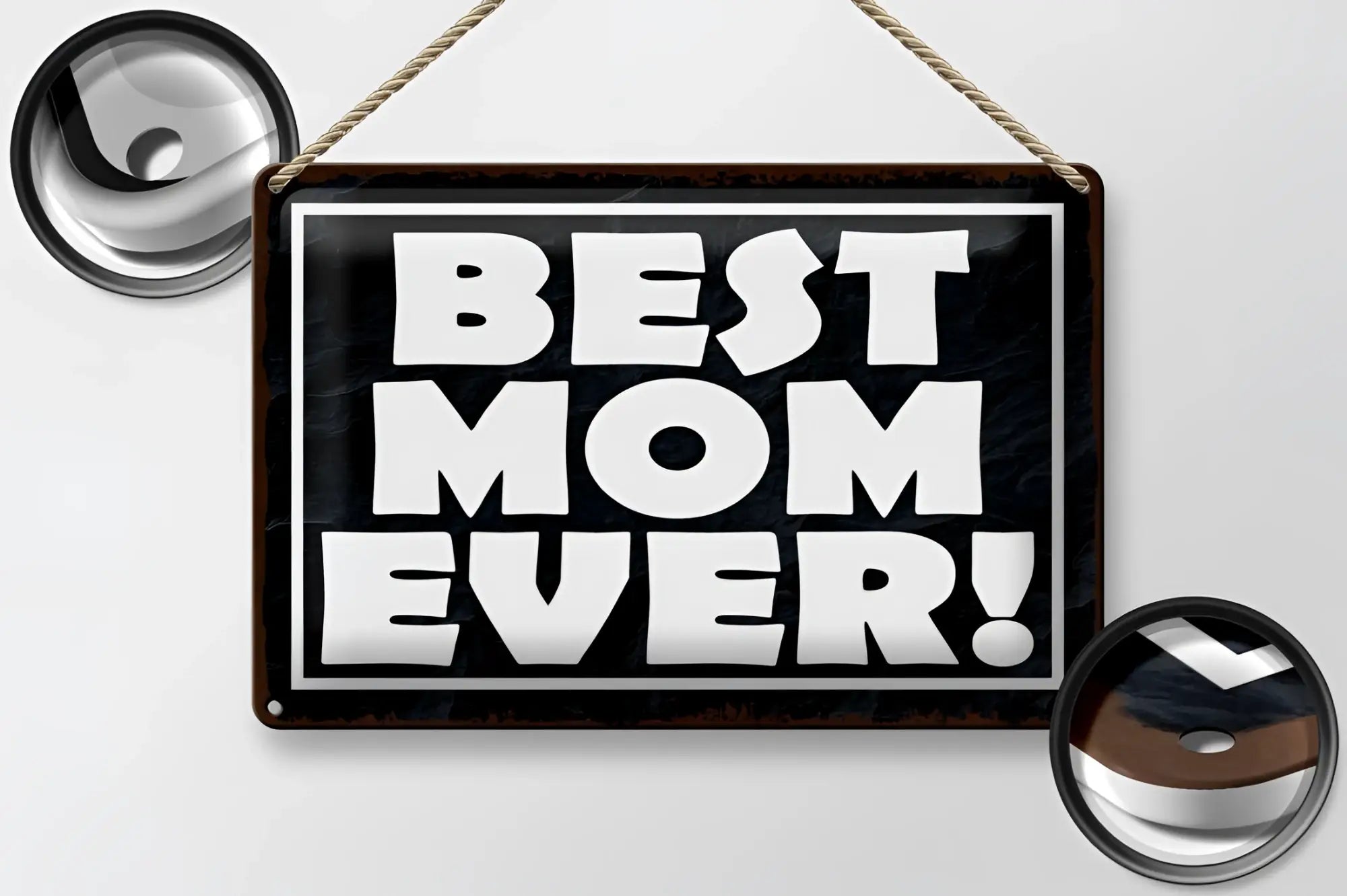 Schwarzes rechteckiges blechschild mit weißer schrift best mom ever zum aufhängen 20x30cm