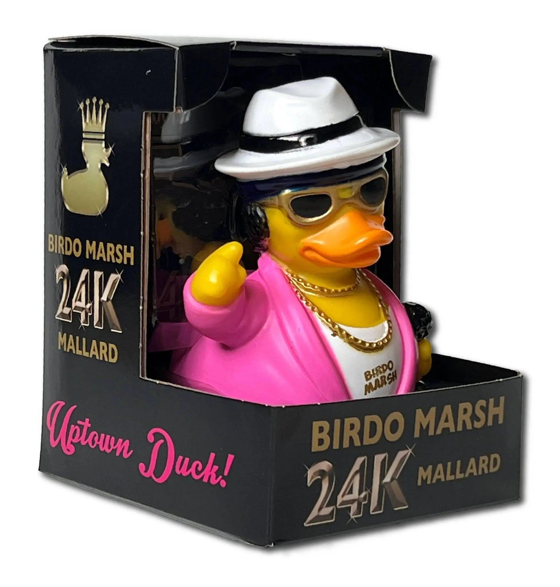 Pink gummiente birdo marsh als stylisher rapper mit weißem fedora, goldener sonnenbrille und goldkettchen von celebriducks