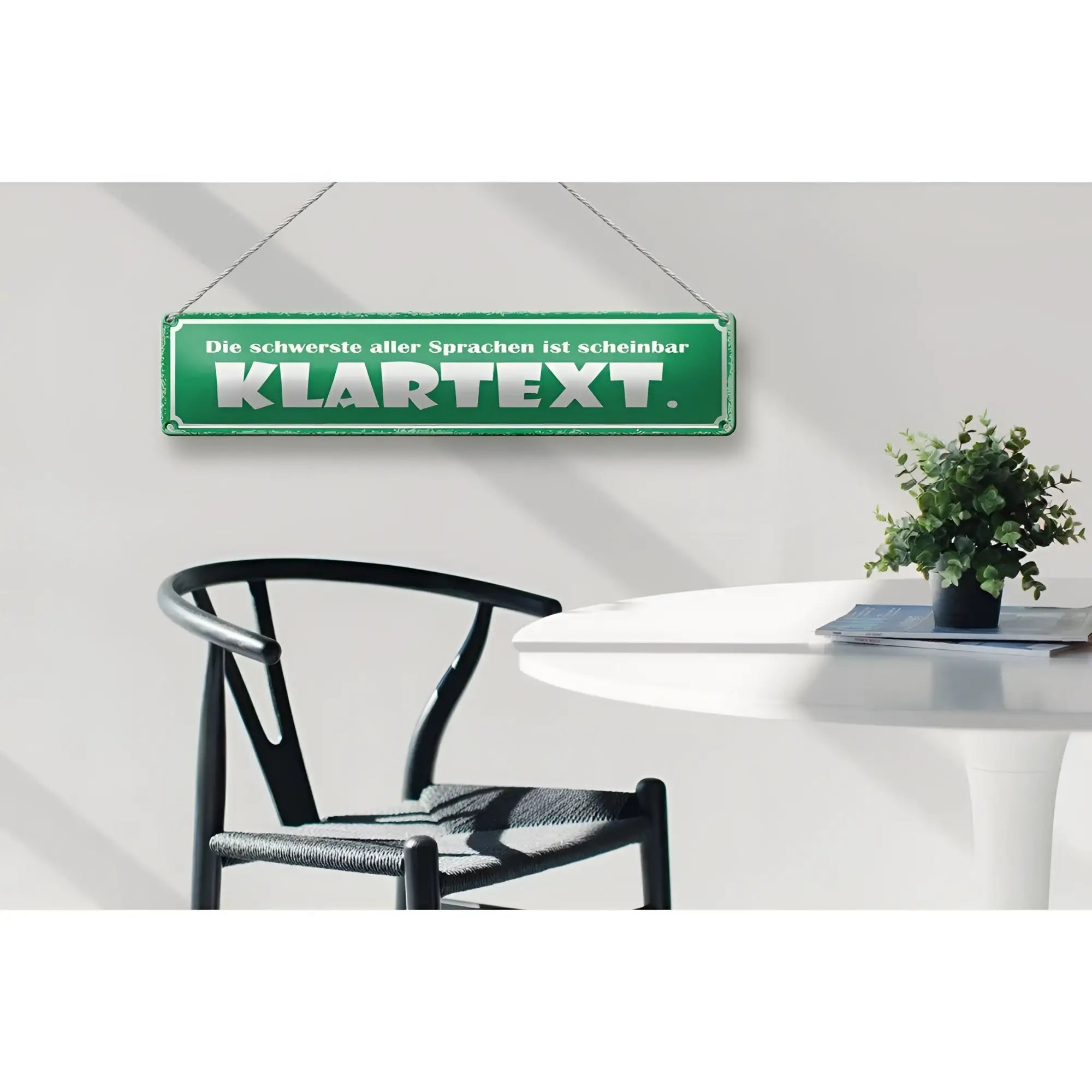 Gruener blechschild dekoschild 46x10 cm mit klartext spruch und deutscher phrase haengend an ketten