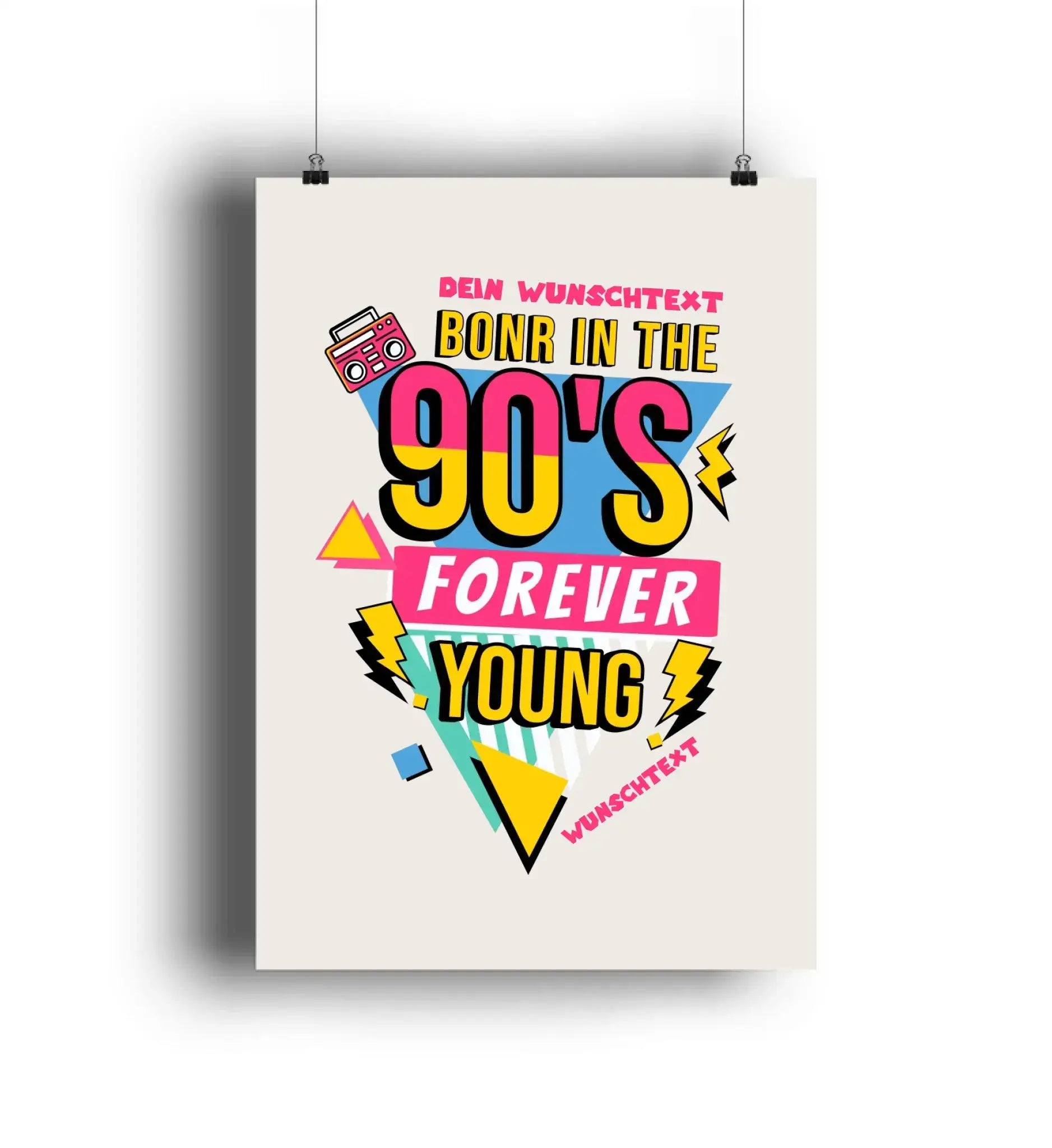Vibrantes 90er jahre poster mit gelbem und pinkem text, geometrischen formen und retro boombox auf offwhite