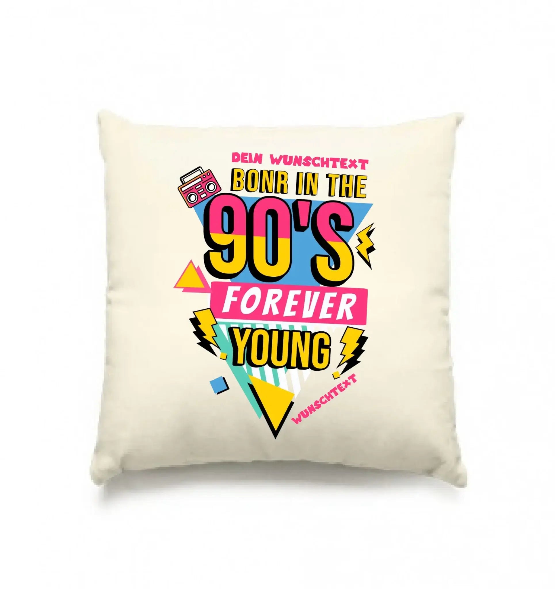 Creamfarbiges kissen mit buntem 90er jahre boombox grafik und text born in the 90s forever young aus der statement collection