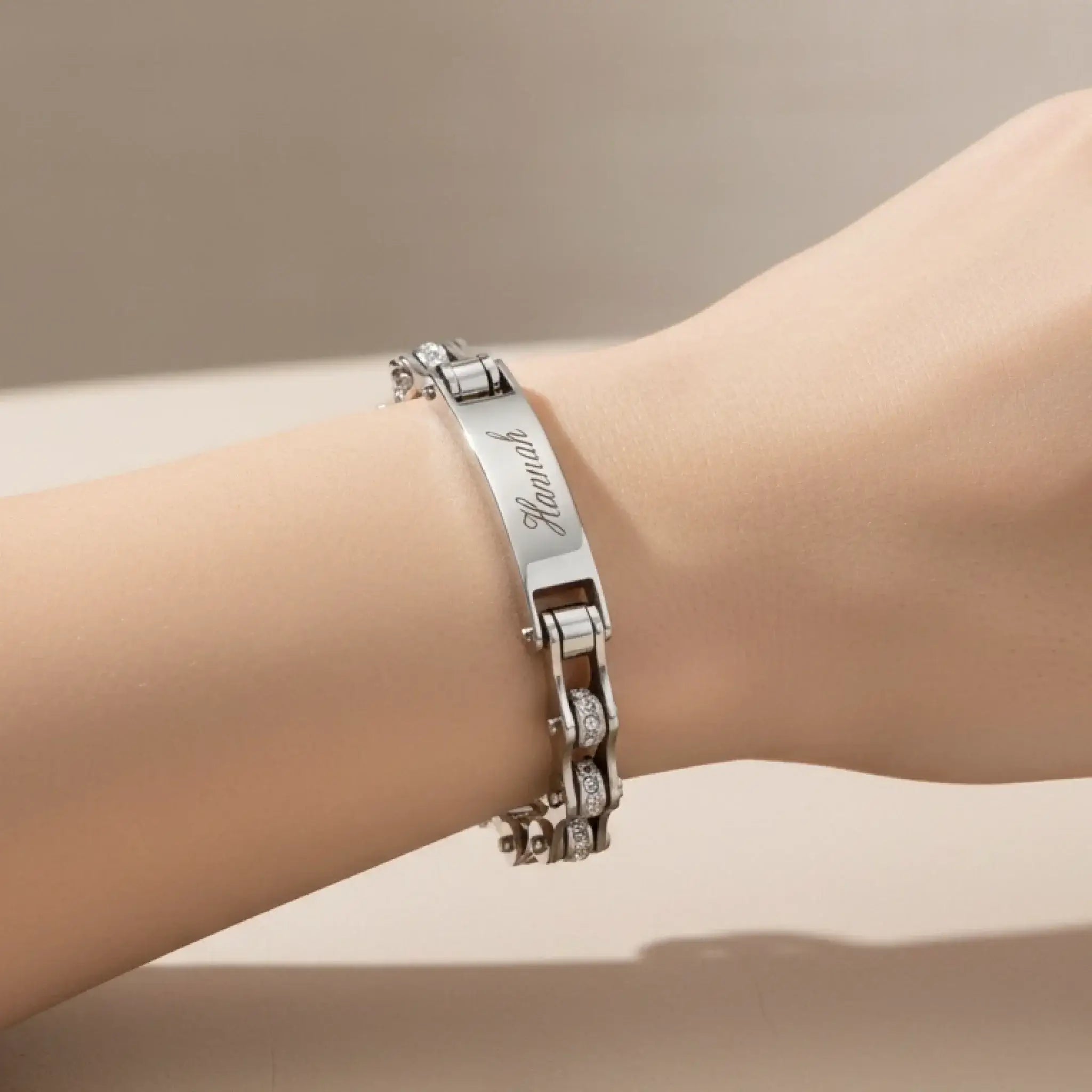 damen-armband-biker-kette-silber-mit-wunschtext-personalisierte-387