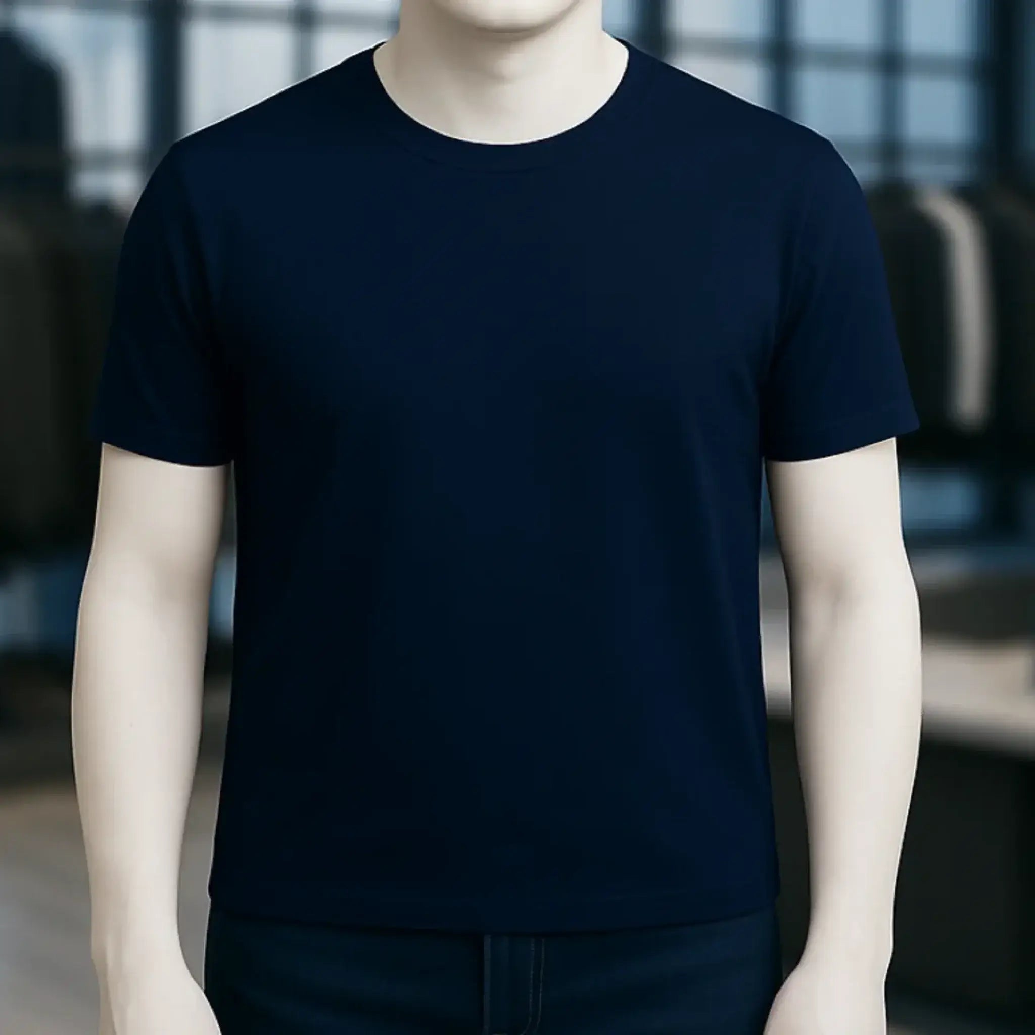 Ein schlichtes schwarzes unisex premium t-shirt aus bio-baumwolle mit kurzem arm und crew neck in glattem stoff