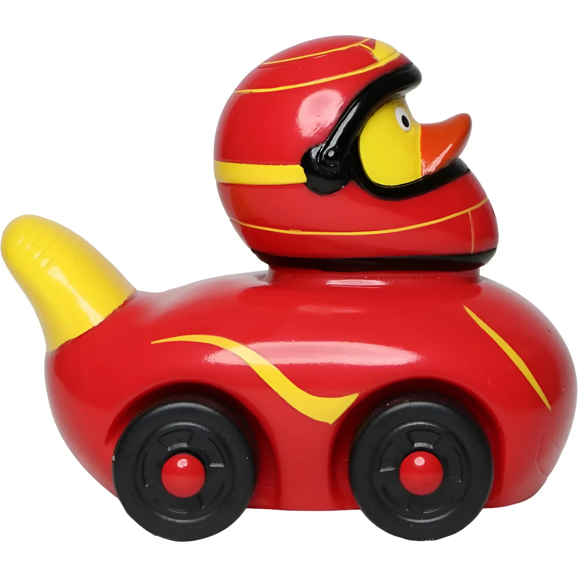 Rote badeente in rennfahreranzug und helm als spielzeugauto mit schwarzen rädern von schnabels