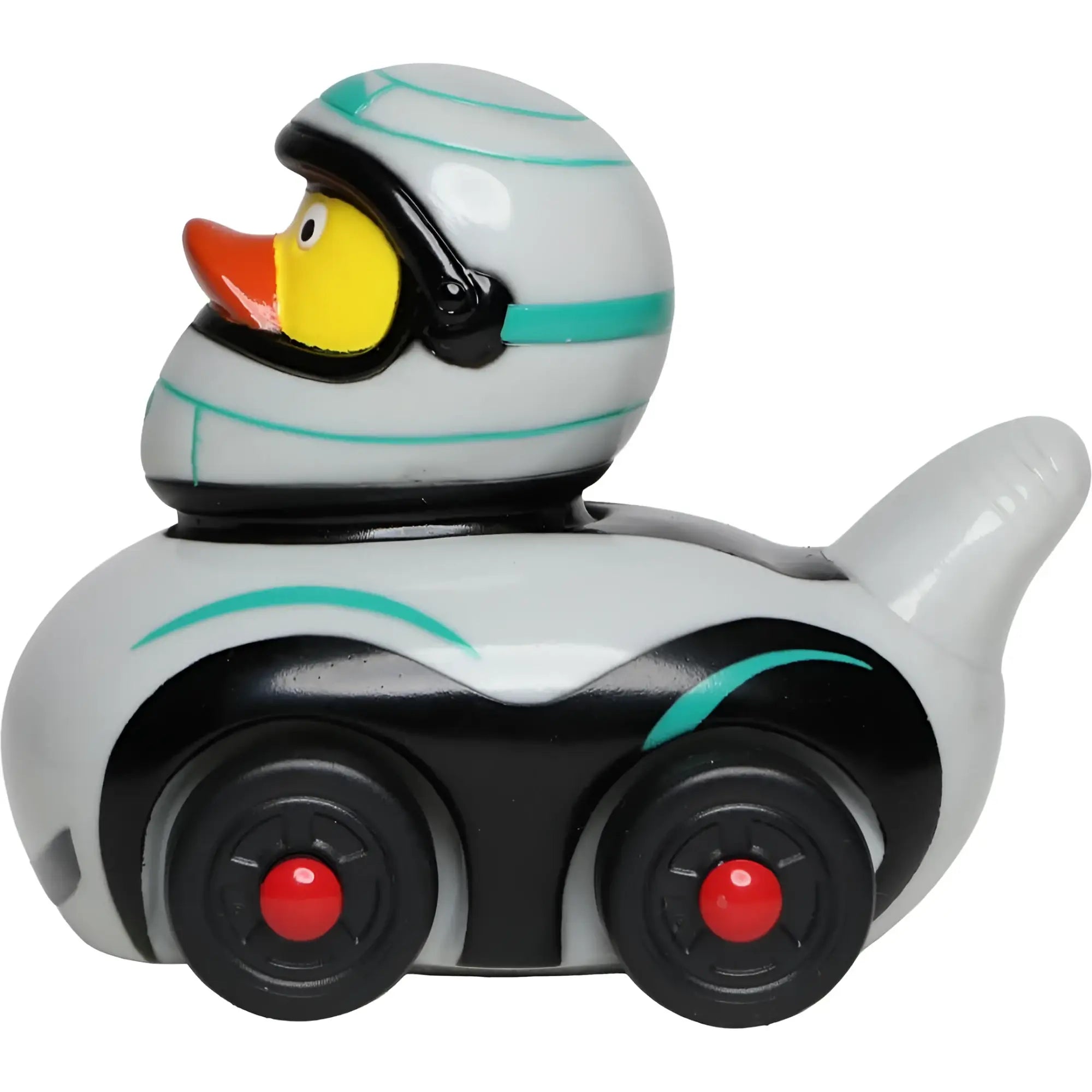 Weiße badeente mit Petrolfarben gestreiftem rennhelm sitzt auf weißem schwarz rotem rennwagen von schnabels ducks on wheels