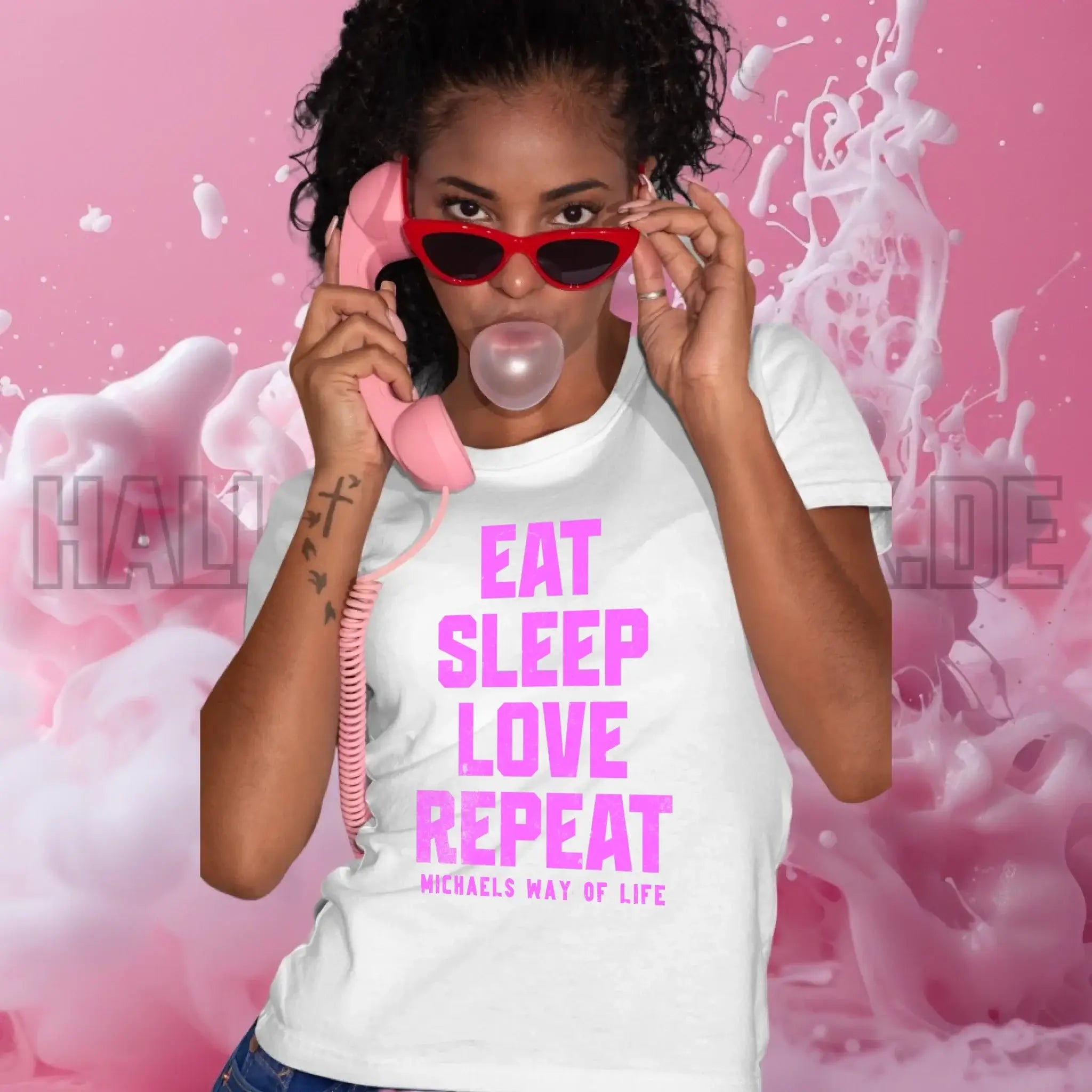 EAT SLEEP LOVE REPEAT + WUNSCHTEXT • Ladies Premium T-Shirt XS-2XL aus Bio-Baumwolle für Damen • Exklusivdesign • personalisiert