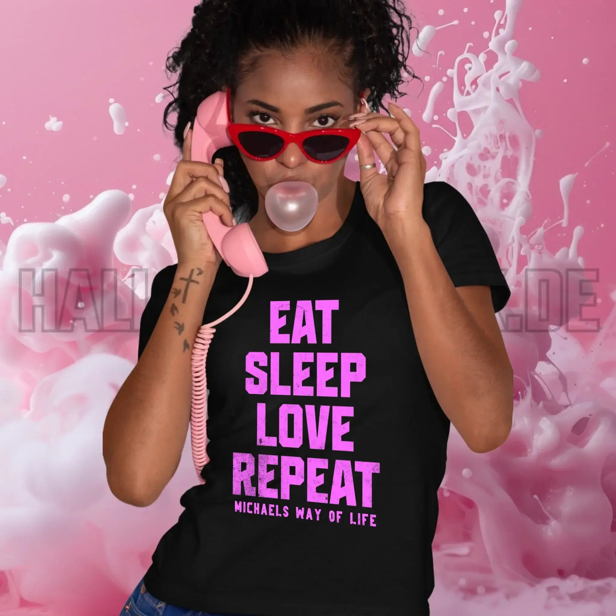EAT SLEEP LOVE REPEAT + WUNSCHTEXT • Ladies Premium T-Shirt XS-2XL aus Bio-Baumwolle für Damen • Exklusivdesign • personalisiert