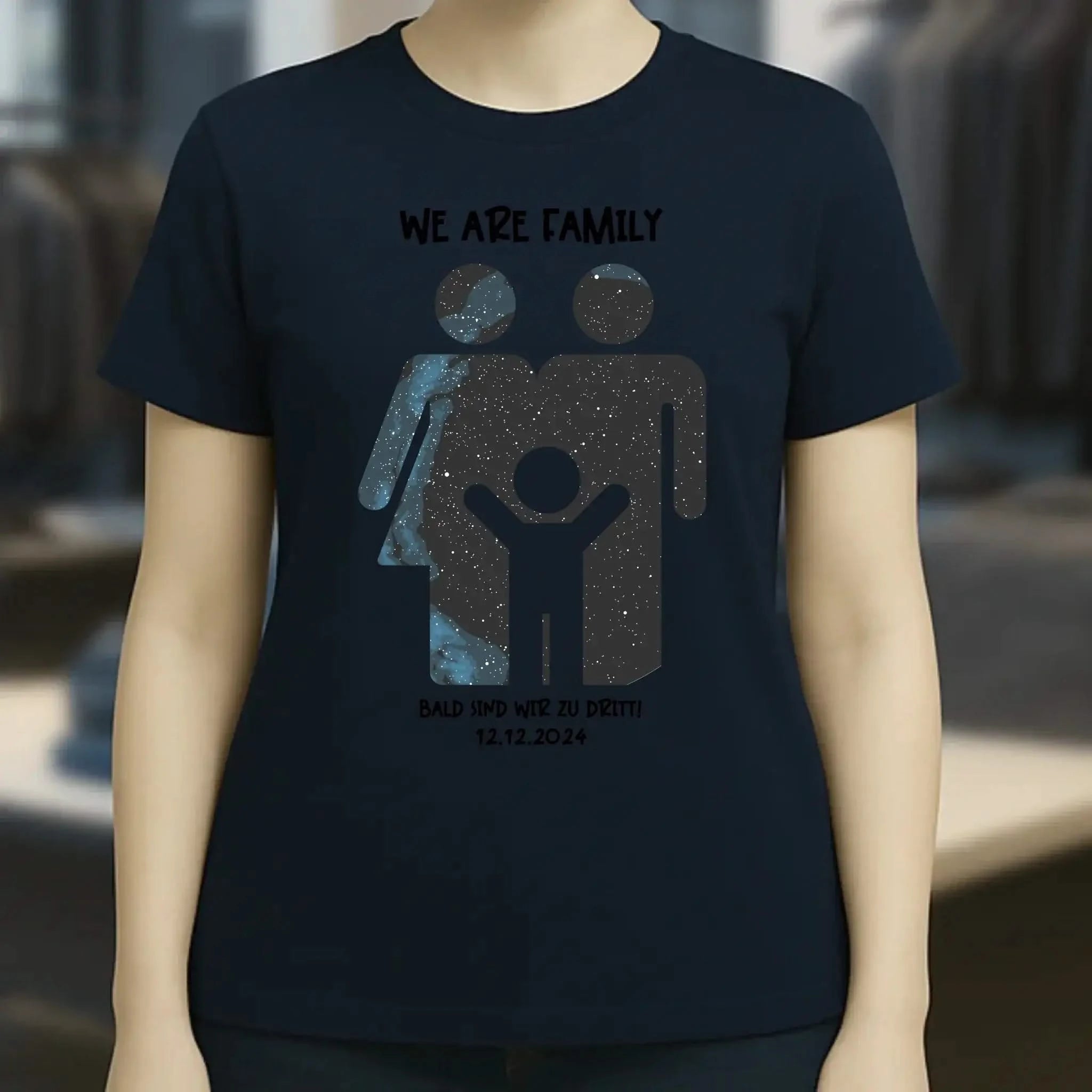 Echte Sternenkarte + Text • Kleine Familie • werdende Eltern • Ladies Premium T-Shirt XS-2XL aus Bio-Baumwolle für Damen • Exklusivdesign • personalisiert