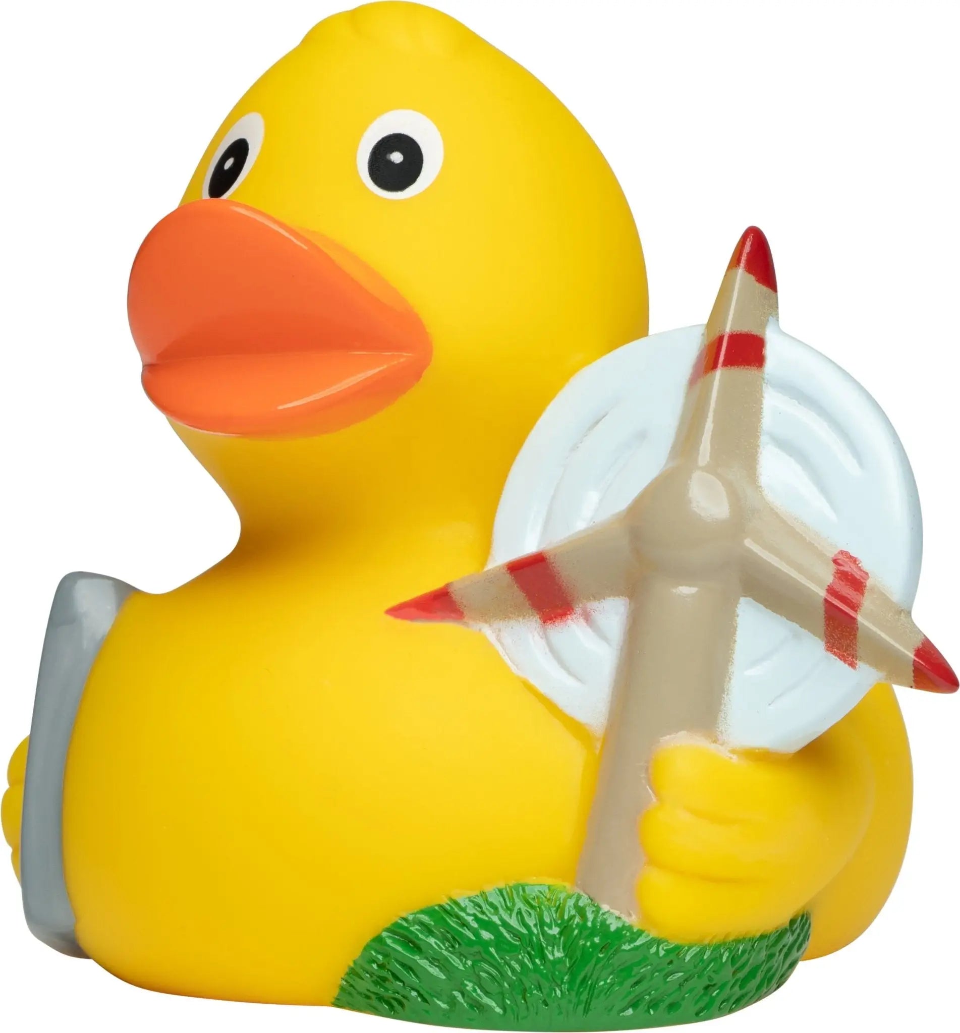 Gelbe quietsche-ente mit orangefarbenem schnabel hält mini-flugzeugpropeller energieberater badeente