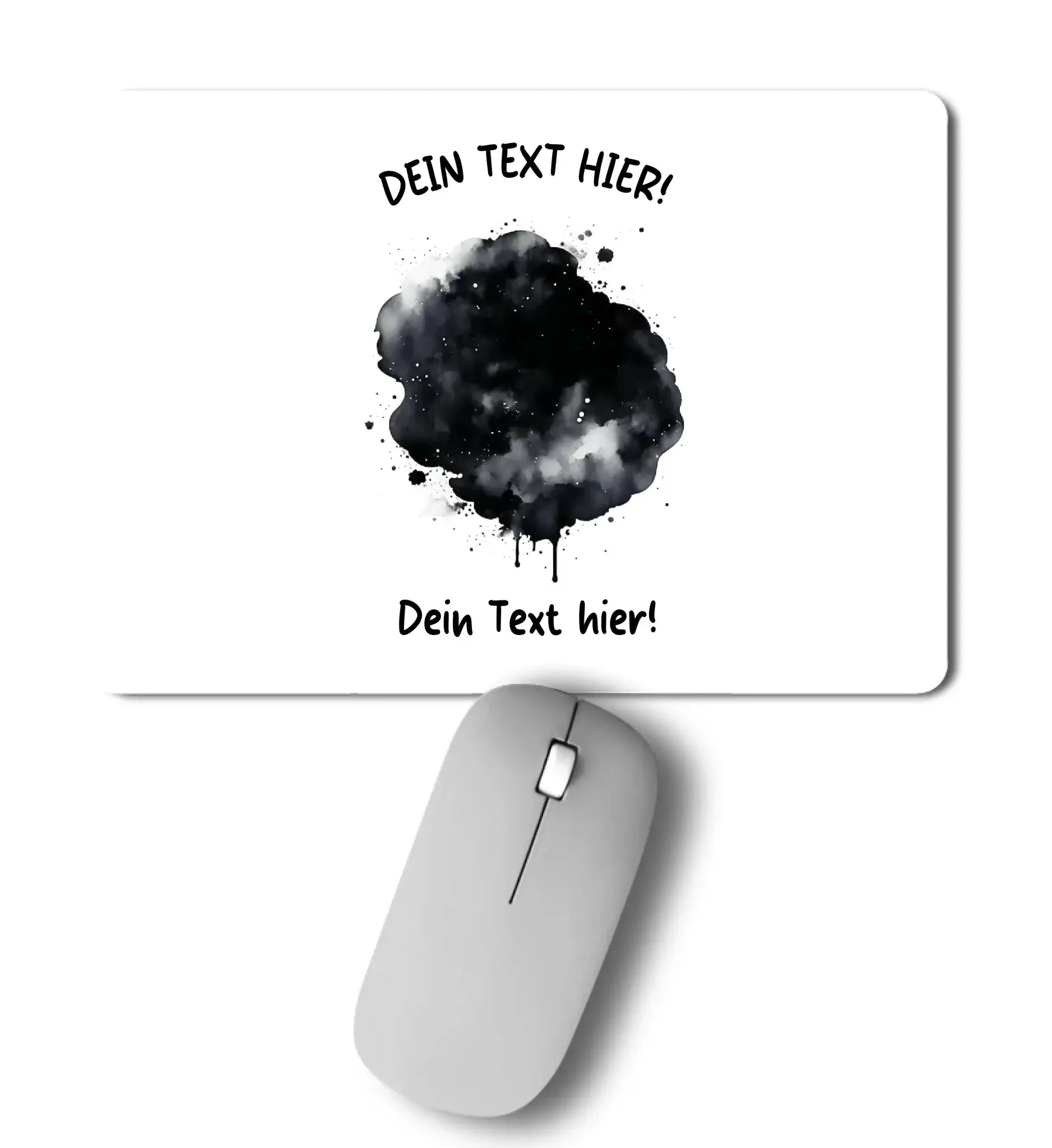 Weißer rechteckiger mousepad mit schwarzem farbklecks-effekt und wunschtext dein text hier plus silberne kabellose maus