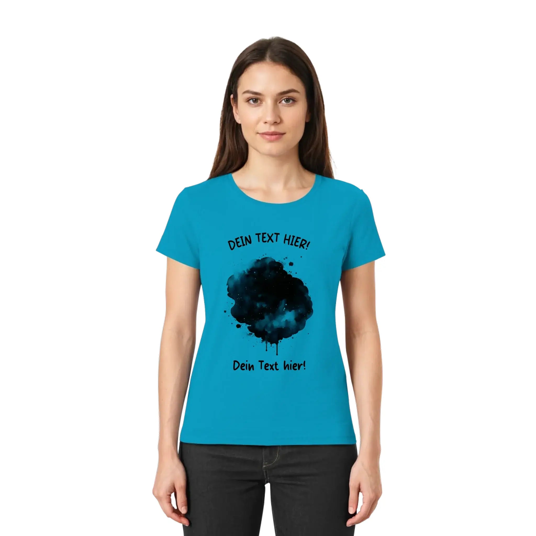 Ein leuchtend türkisfarbenes damen-t-shirt mit kurzen ärmeln und schwarzem aquarell-farbkleckseffekt aus der statement-collection