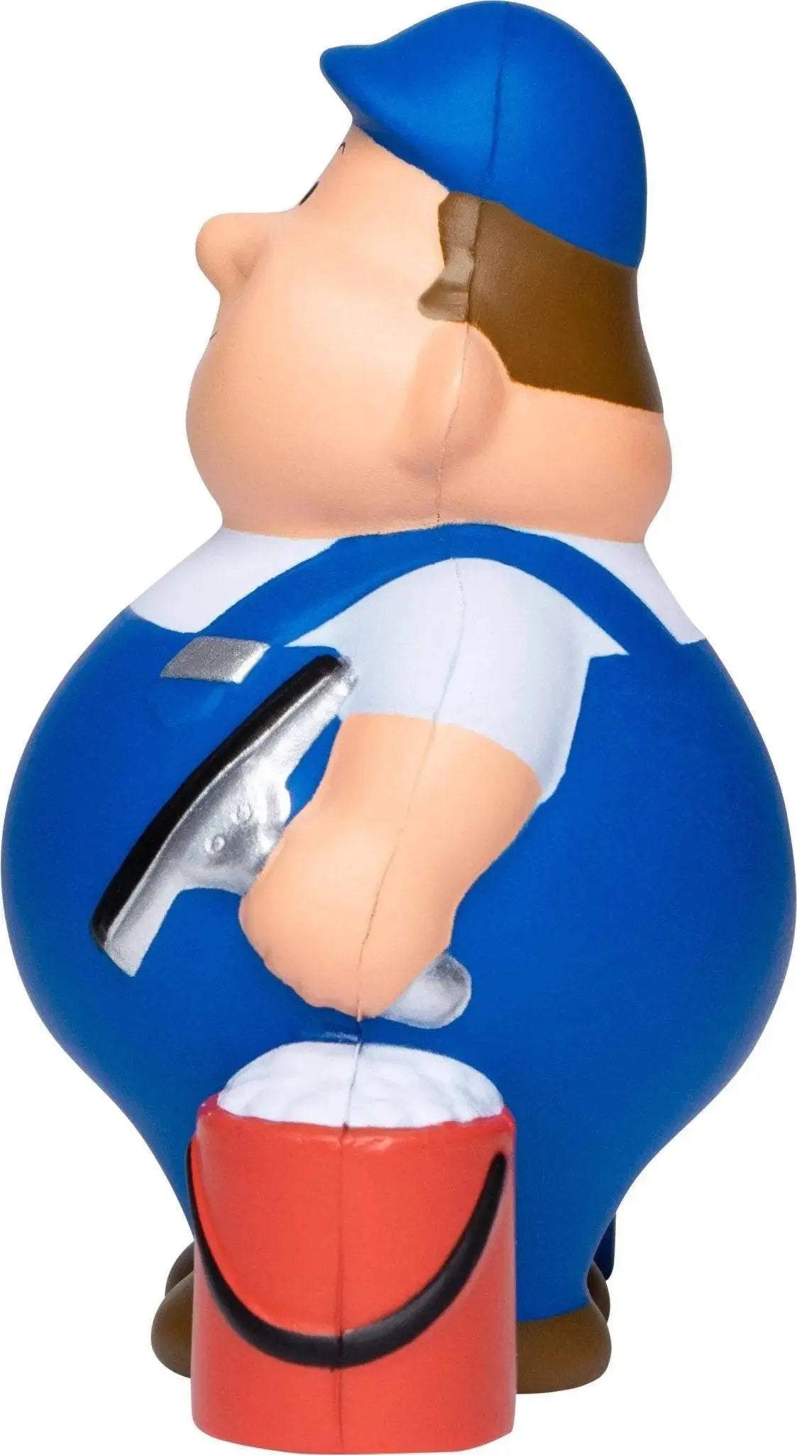 Blaue plastikfigur von fensterputzer bert in overall mit fensterschieber und rotem eimer als anti-stress-figur