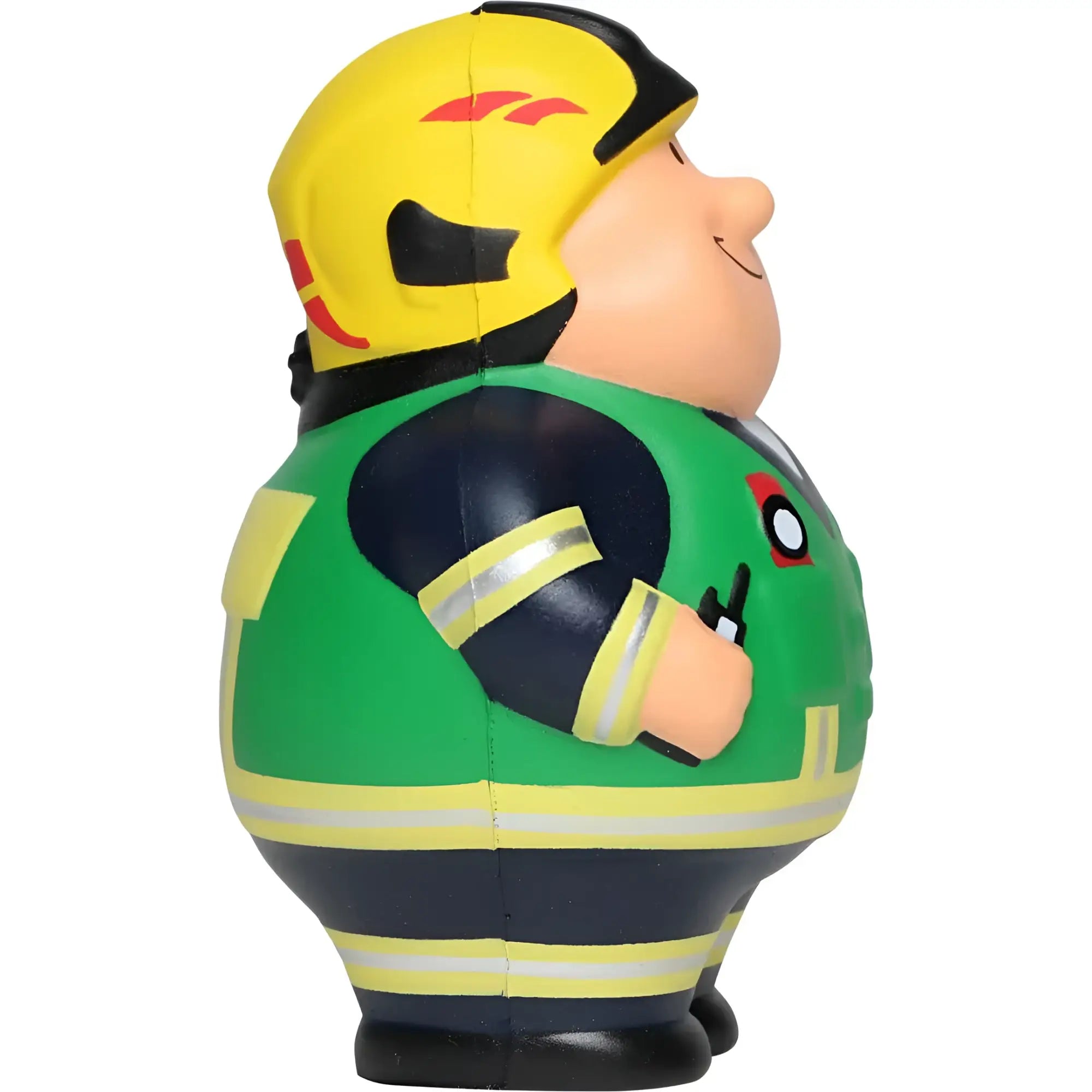 Eine chubby cartoon feuerwehrmann figur mit gelbem helm und grüner reflektierender uniform zum knautschen