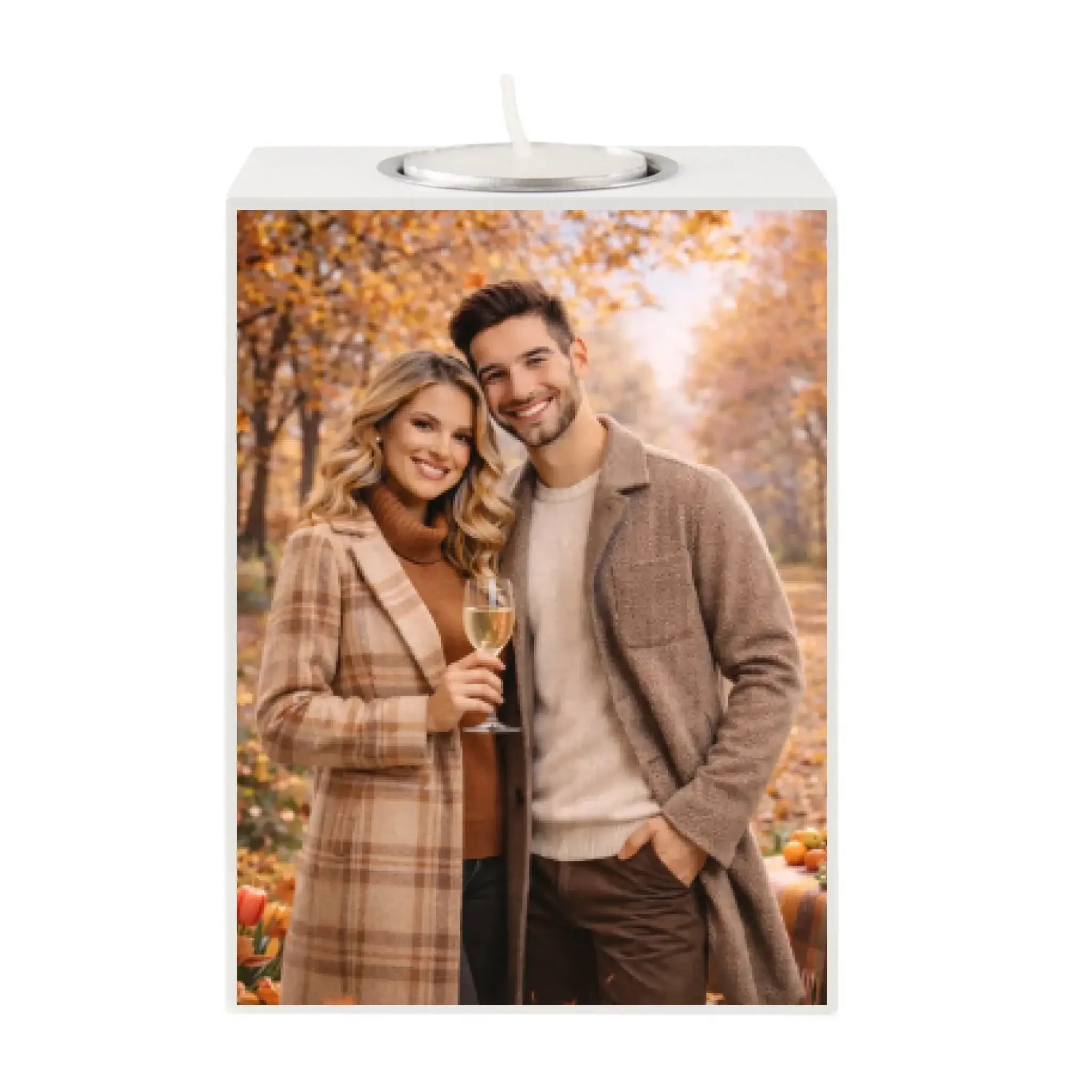 Weißer rechteckiger foto-teelichthalter mit bild von lächelndem paar in herbstkleidung 9x13x5 cm
