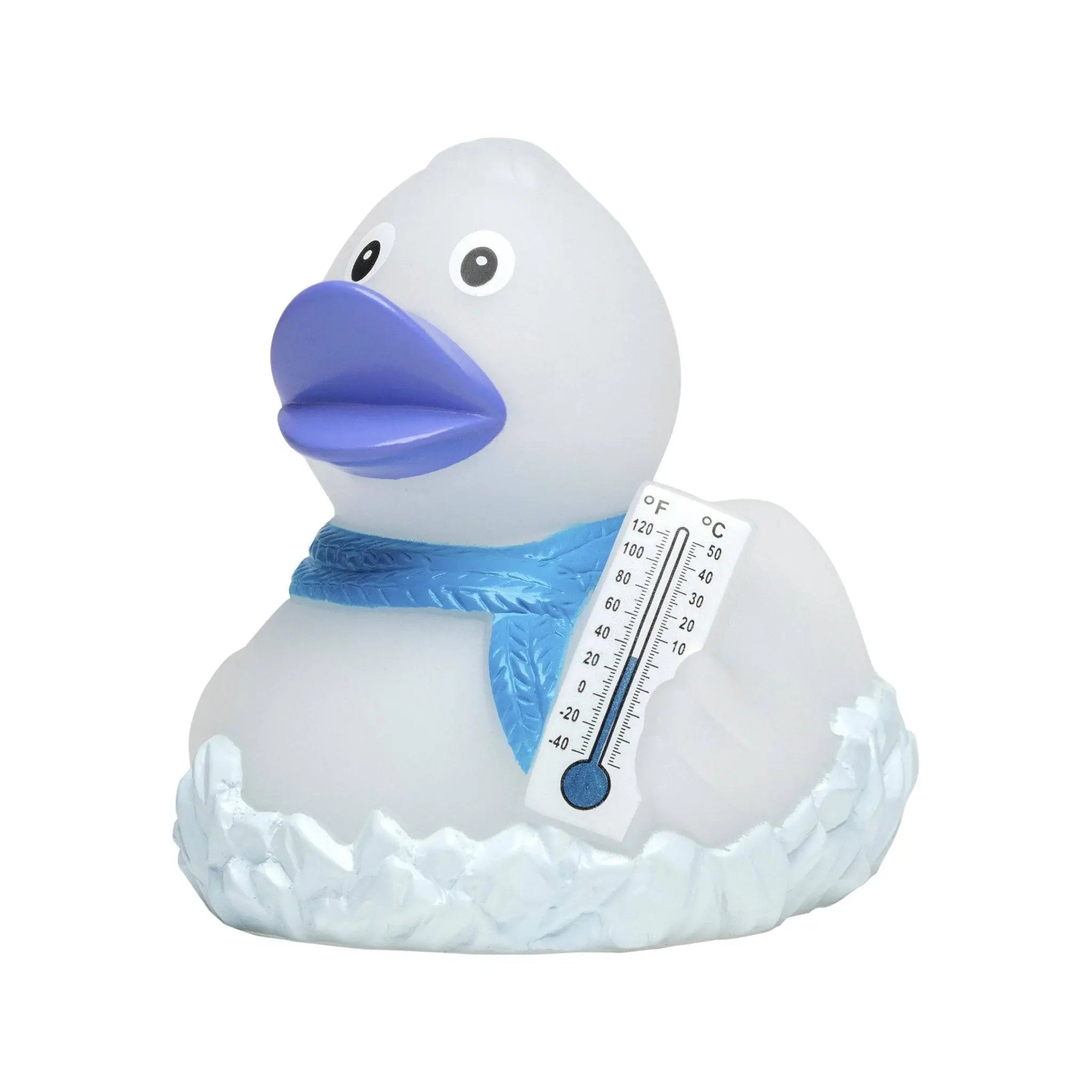 Weiße durchscheinende frostige badeente mit lila schnabel blauem schal und integriertem thermometer am körper