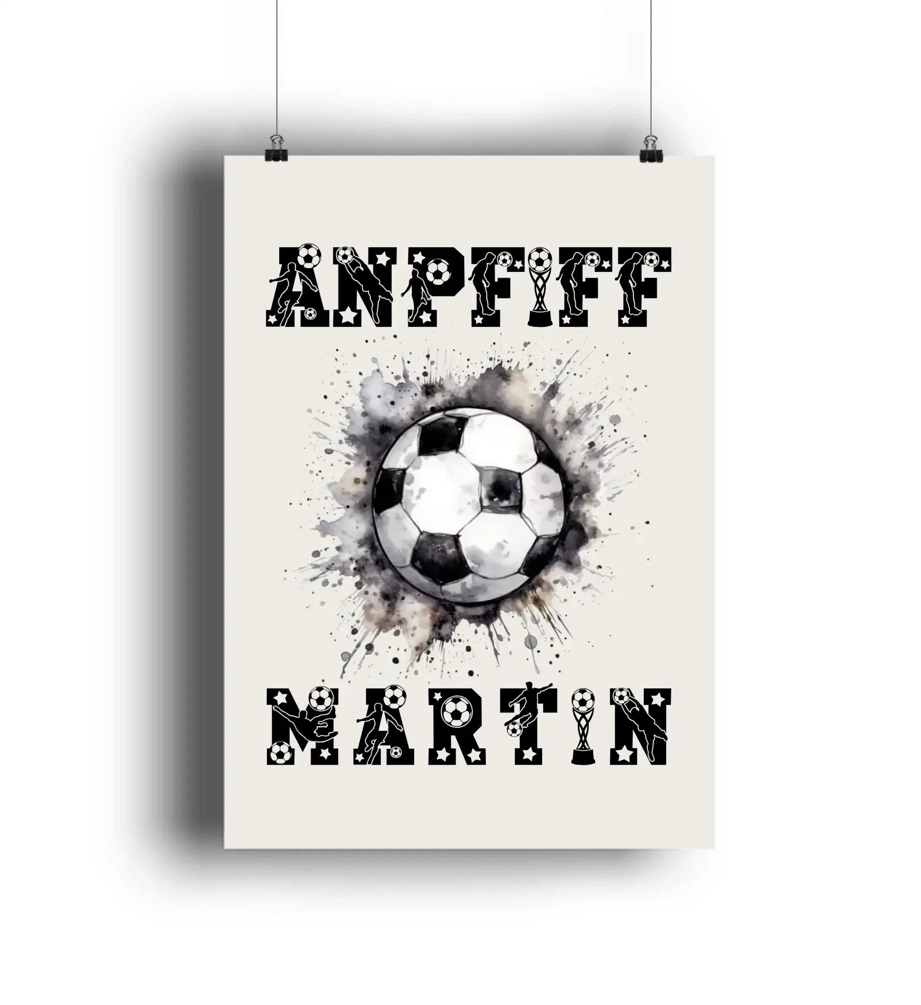Schwarzweißer fußballposter mit classic fußball und personalisiertem text anppiff oben martin unten aus statement collection