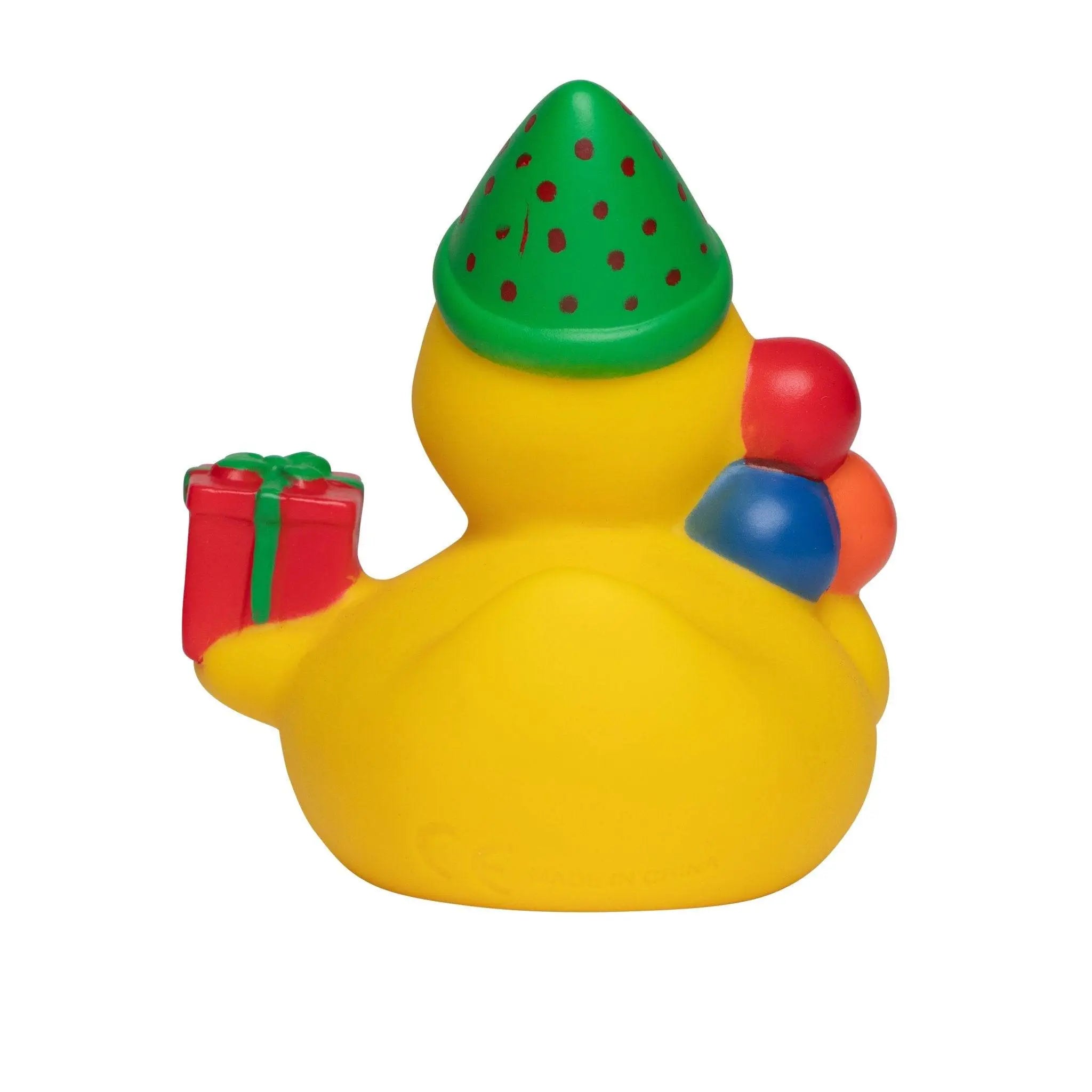 Gelbe quietsche-ente mit grünem gepunktetem partyhut und rotem geschenk für geburtstag spaß im bad