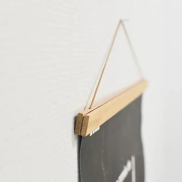 Hängender Magnetrahmen für Rubbelposter 51 cm