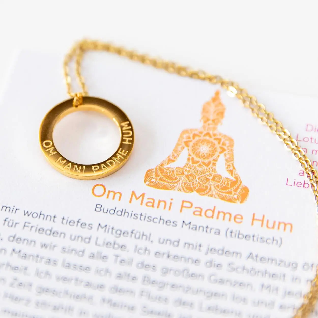 Halskette mit Anhänger | vergoldet | Mantra: Om Mani Padme Hum