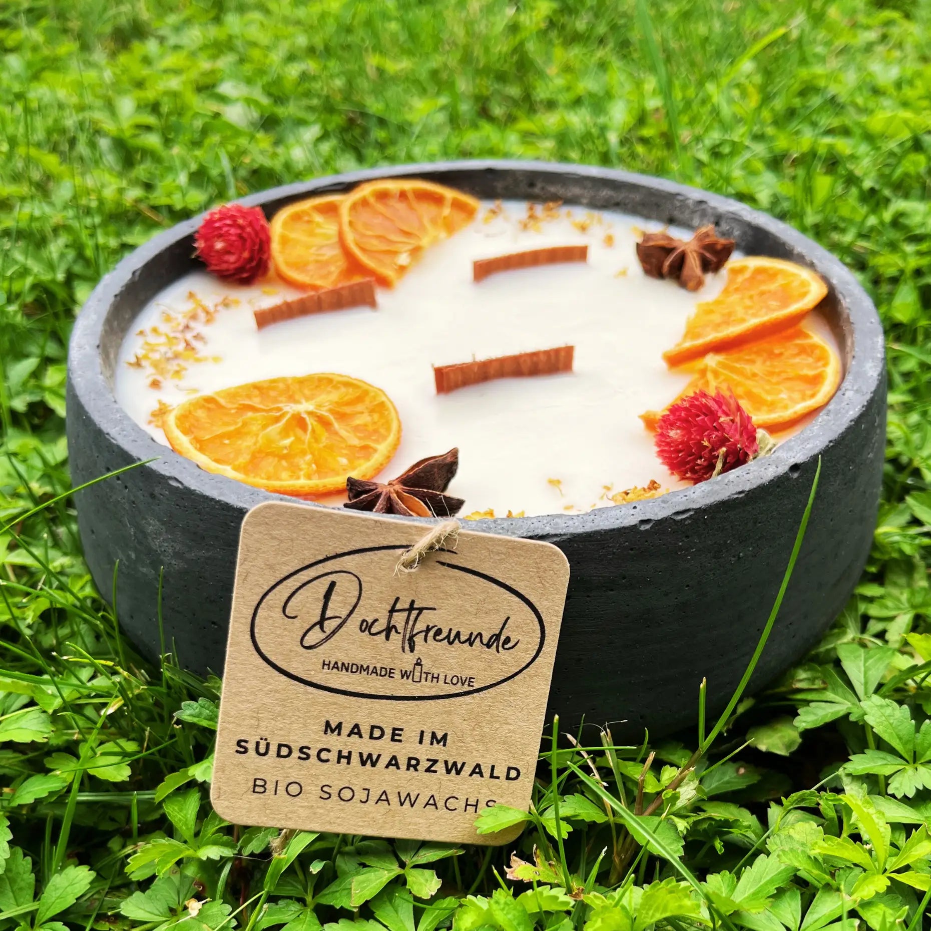 Handbesetze XXL Outdoor Citronella-Betonkerze Black Edition „Big Black - Mugge Schreck“ – Mit drei Holdochten