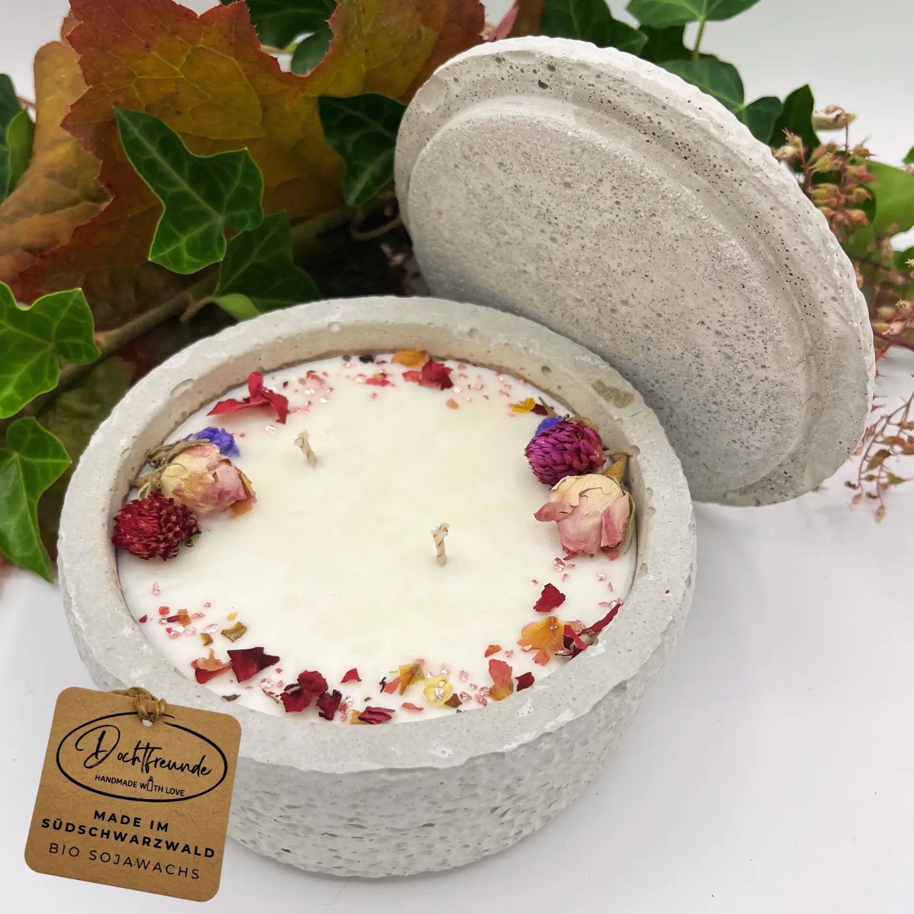 Handgefertigte Betonkerze Betongrau „Herbstglühen“ für Herbst und Winter - Stilvolle Sojawachskerze für Ihr Zuhause.