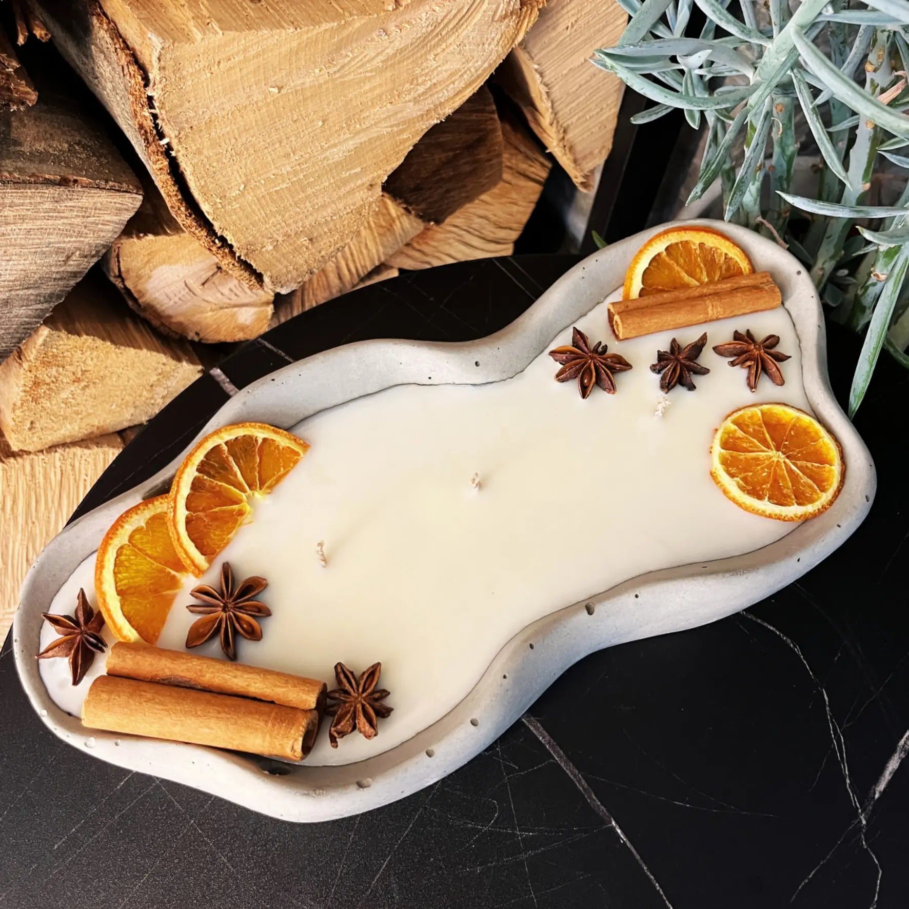 Handgemachte Betonduftkerze ’Wave: Grey or Black’ Bio Sojawachs mit Vanilla Toffee Duft - Betondekoration