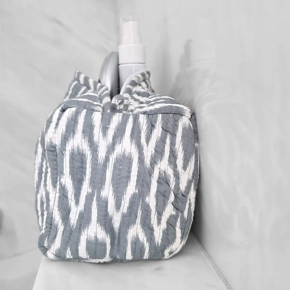 Handgemachte Kosmetiktasche ’Positive Grey’ - handgefertigte Taschen
