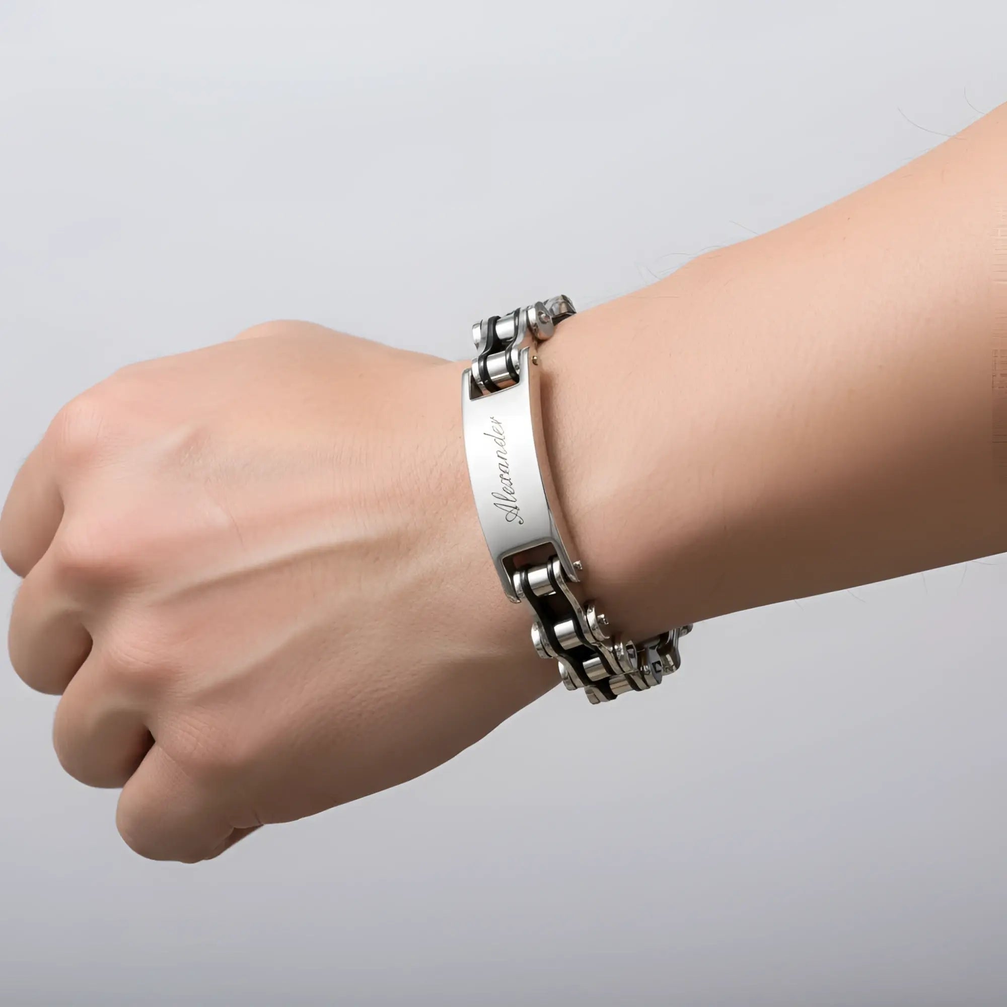 Herren armband biker-kette in silber mit personalisierbarem graviertem anhänger aus metall
