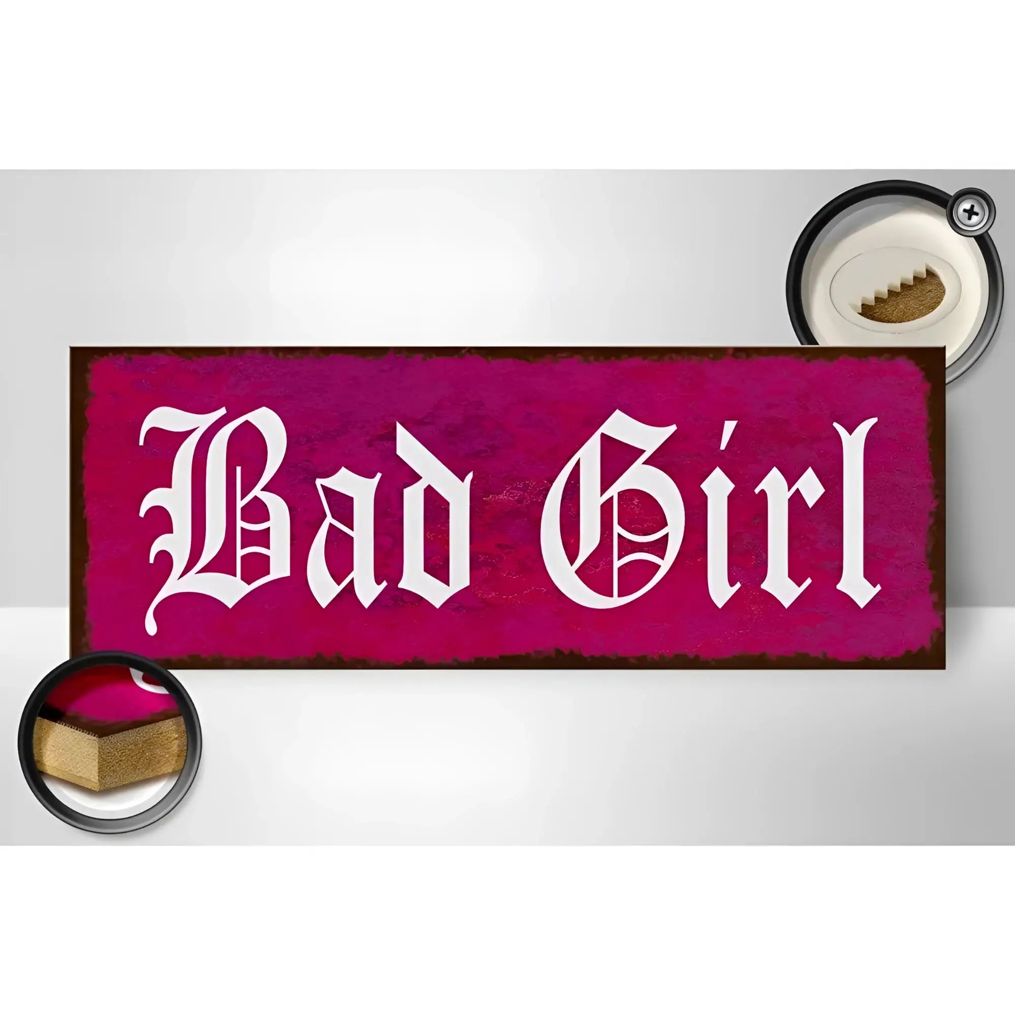 Leuchtendes magentafarbenes holzschild mit weißer gothic beschriftung bad girl und used look als wanddeko 27x10cm