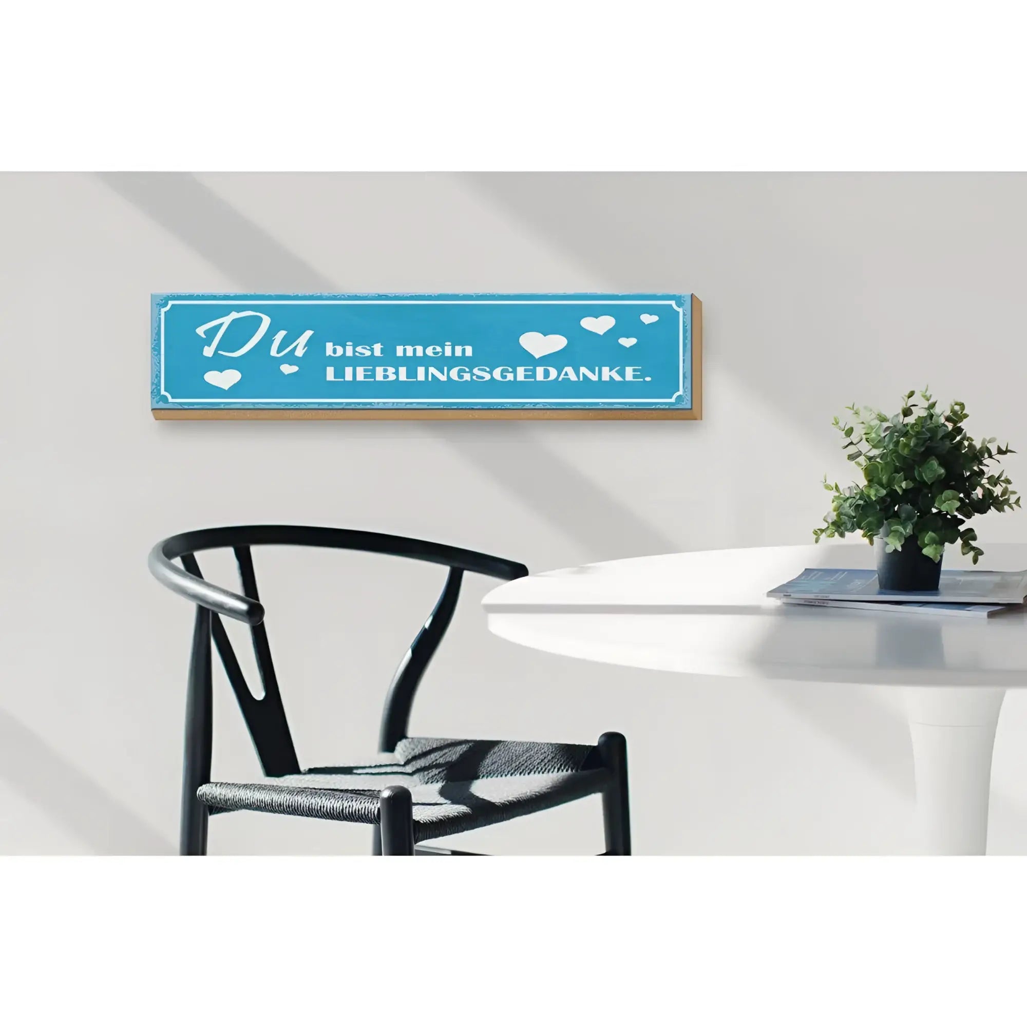 Türkisfarbenes holzschild 46x10cm mit weißer kalligraphie und herzmotiven in hellem rahmen zur deko