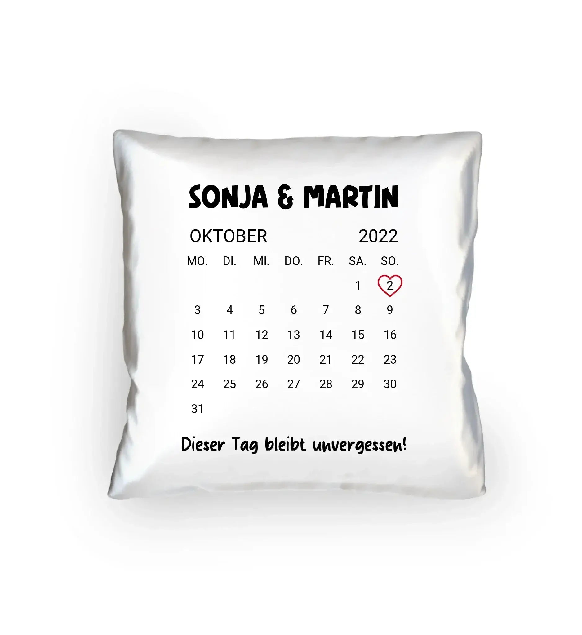 Weißer kuschelkissen mit schwarzem und rotem oktober 2022 kalender für sonja und martin und phrase dieser tag bleibt unvergessen