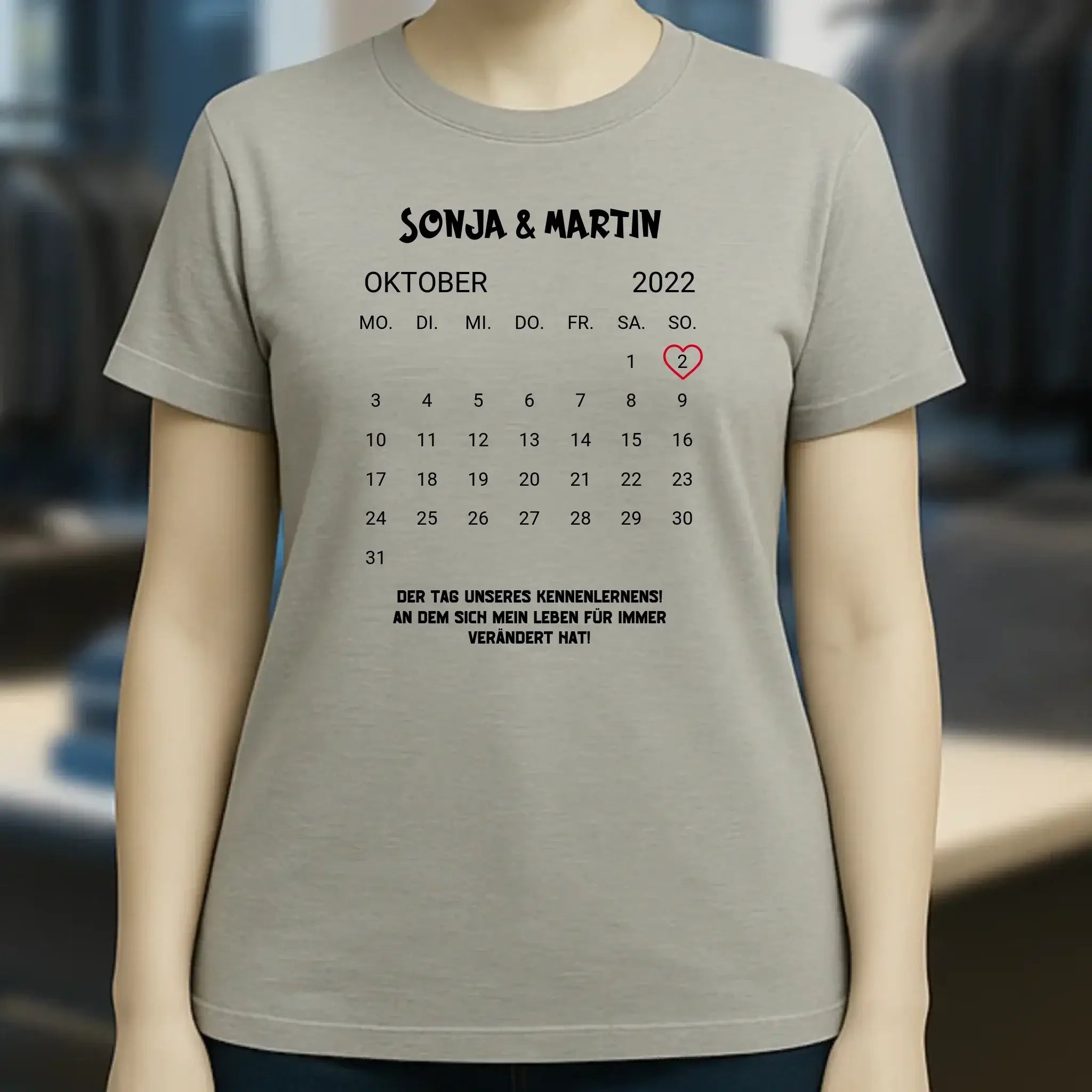 KALENDER-MOTIV mit Datum & Wunschtext • Damen T-Shirt • Bio • personalisiert