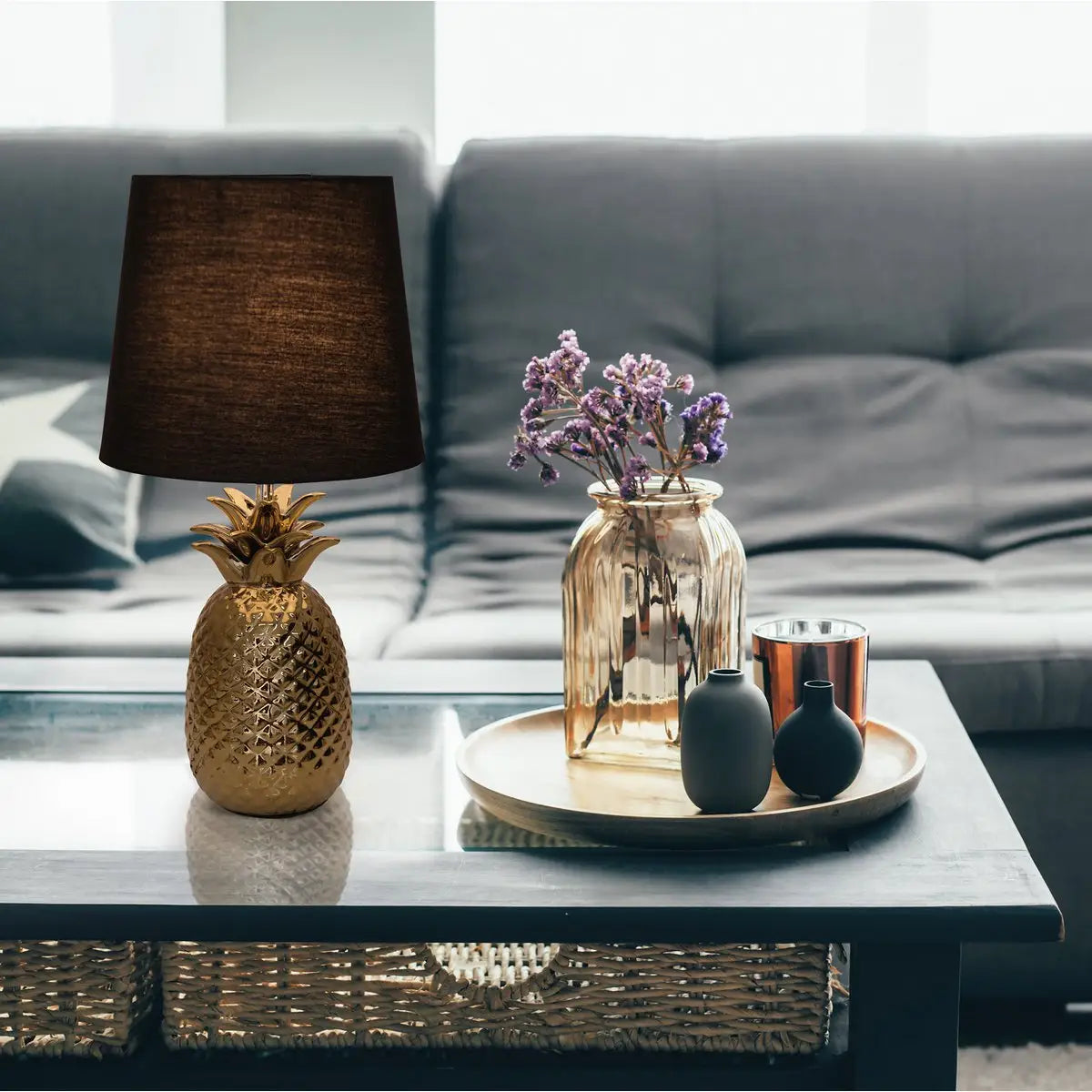 Keramik-Tischleuchte "ANANAS", Tischlampe aus Keramik mit goldfarbener Glasur und schwarzem Stoffschirm, mit E14-Fassung, für Esszimmer, Wohnzimmer, Diele oder Büro, Tischleuchte 45 cm hoch
