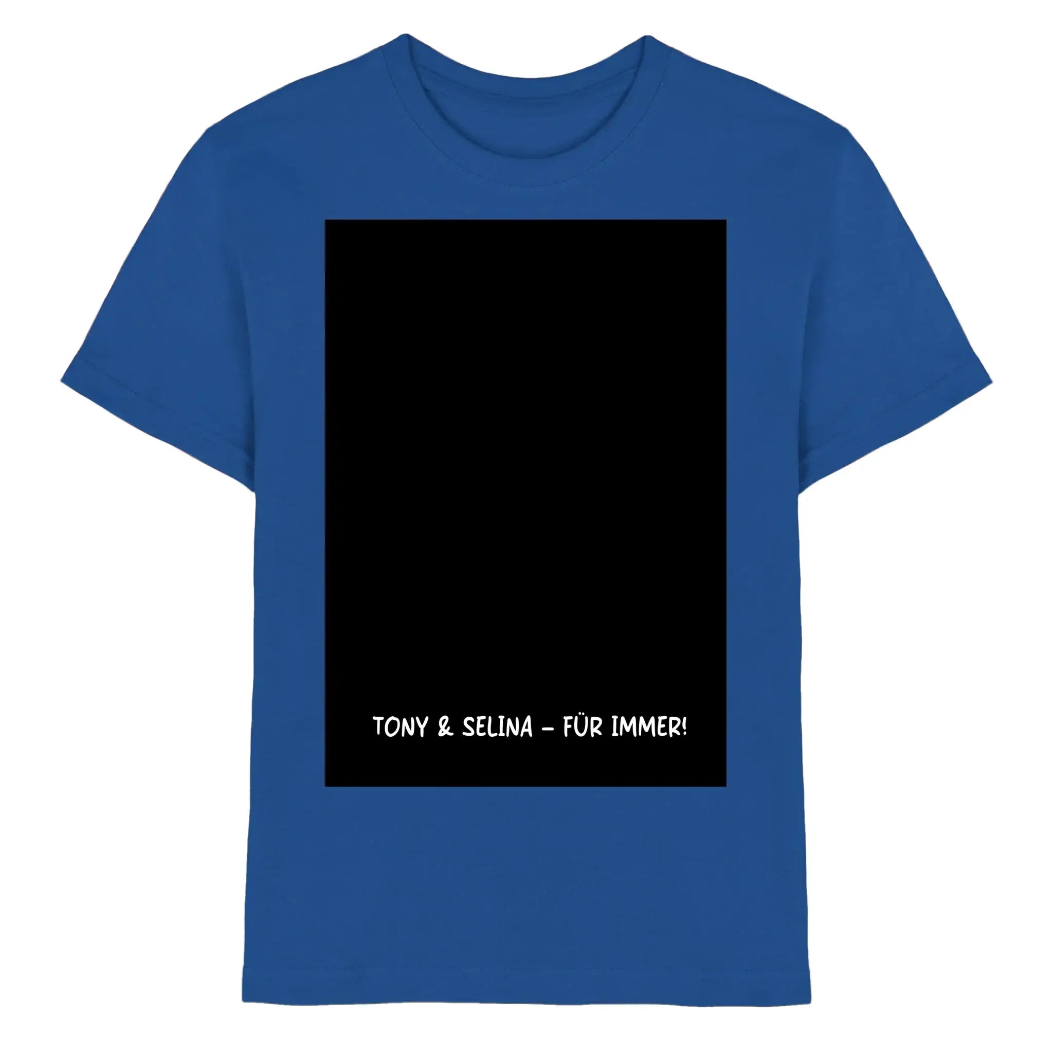 Ein royalblaues baumwollshirt mit schwarzem rechteck und weißem tony & selina für immer schriftzug unten
