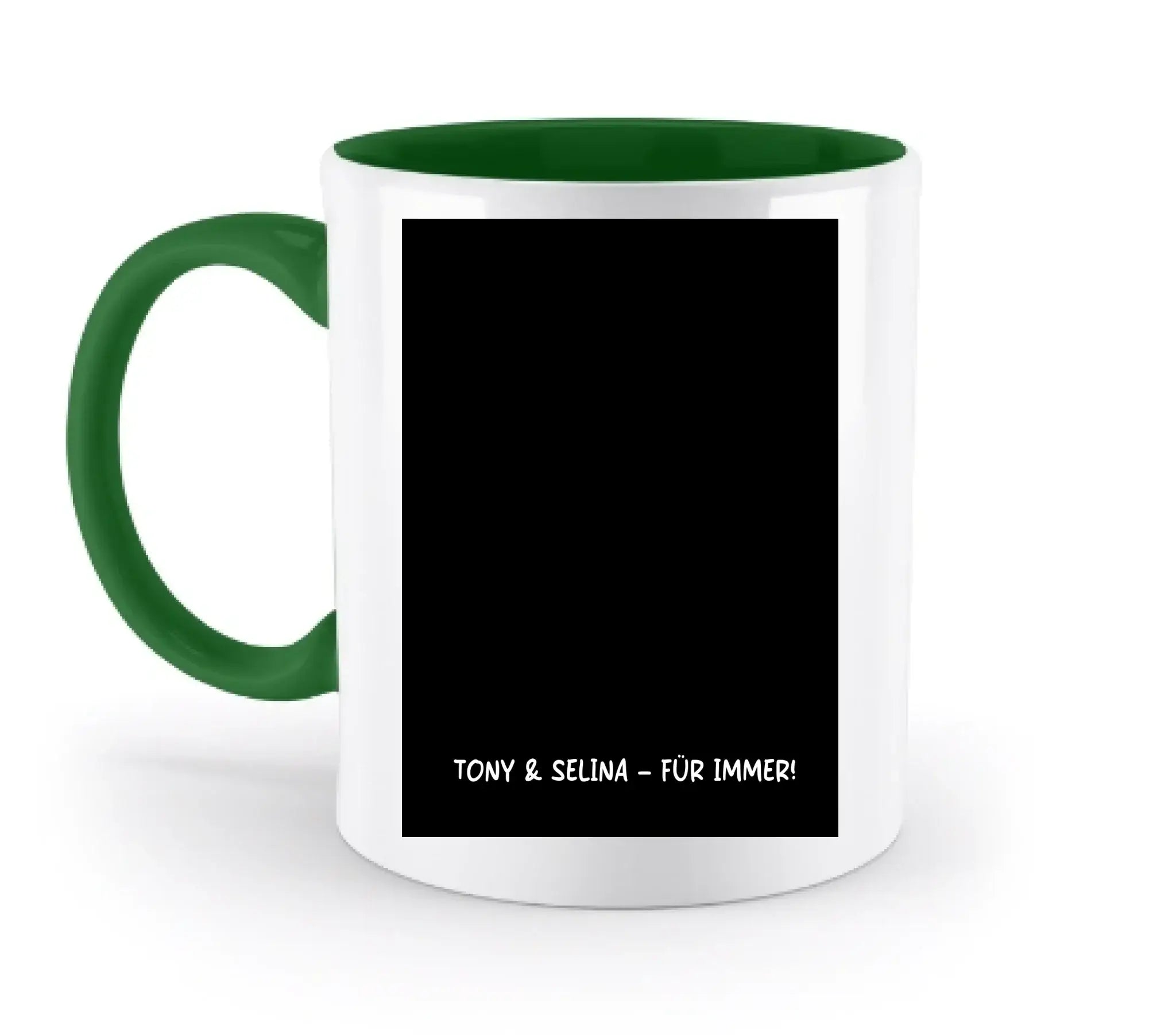 Weiße keramiktasse mit grünem griff und innenraum und schwarzem panel mit text tony und selina für immer aus der statement collection