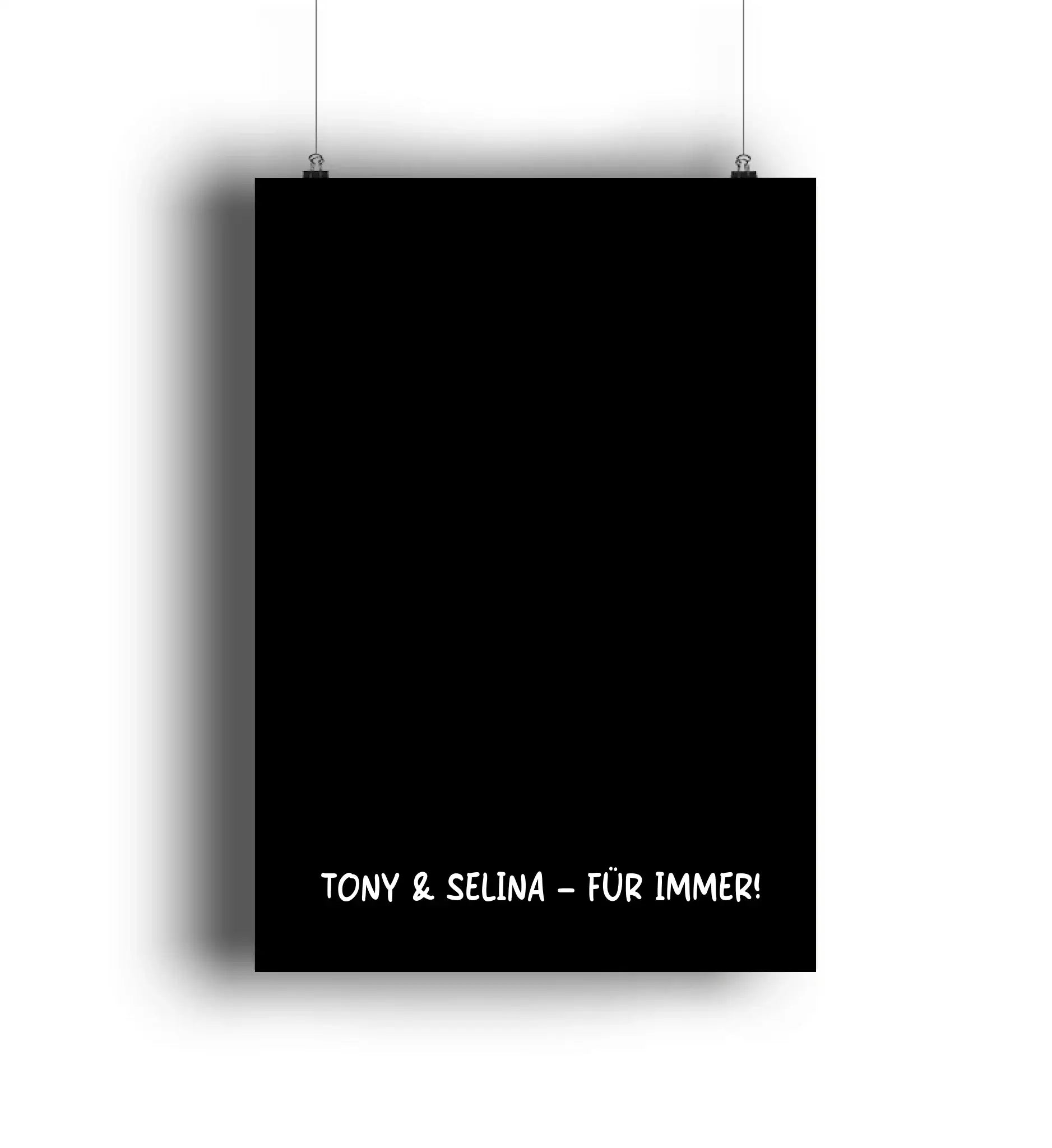 Schwarzes poster mit weißem text ton y & selina für immer im großen viereckigen rahmen der statement-collection