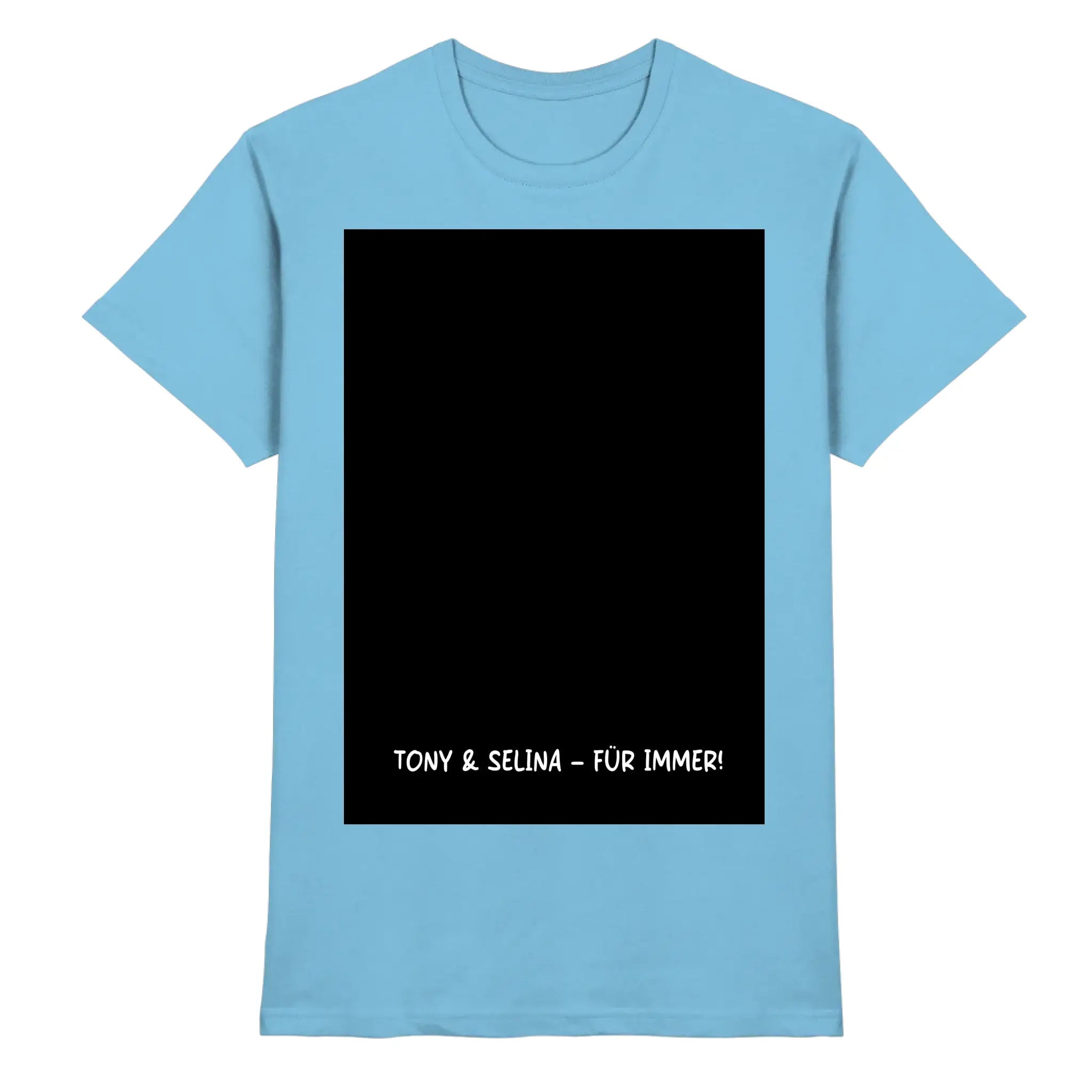 Hellblaues baumwoll t shirt mit schwarzem rechteckigem grafikprint text tony & selina für immer aus der statement collection