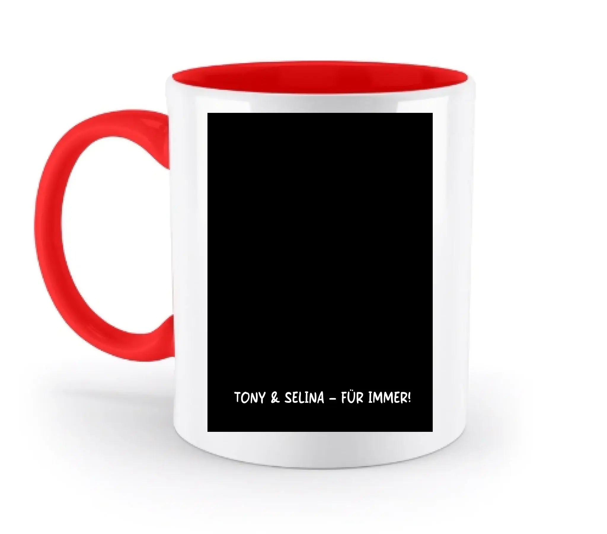 Weiße keramik tasse mit rotem griff und innenraum, schwarzem rechteck und text tony & selina für immer aus der statement-collection